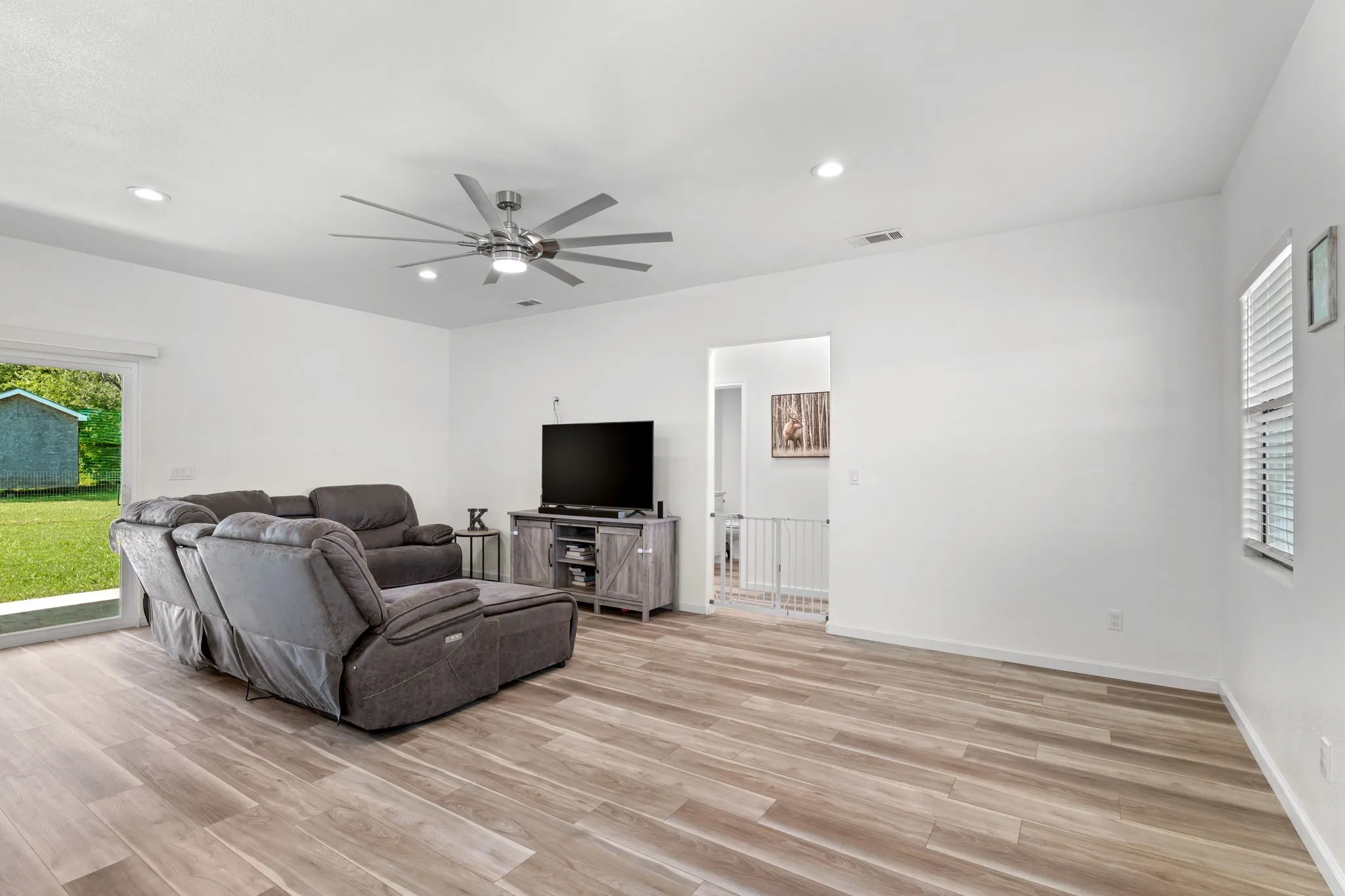 Single Family Residence For Sale in Mc Lennan County , 304 E Adams Street, Riesel, Texas 76682, 3 Bedroom, 3 Bathroom, 2 Garage spaces, 1,668 Sqft, built in 2023, mls#21340671, Real Estate Agent in Riesel, Homes For Sale in Mc Lennan county, Homes For Sale in Riesel, Realtor in Riesel Texas, Real Estate Brokerage Independent Realty Texas, Luminita Cordes Realtor