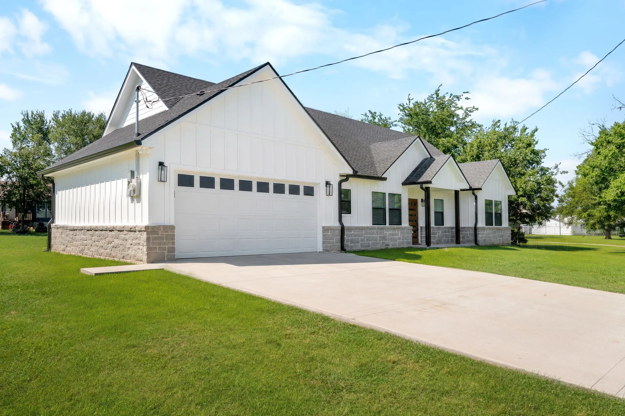 Single Family Residence For Sale in Mc Lennan County , 304 E Adams Street, Riesel, Texas 76682, 3 Bedroom, 3 Bathroom, 2 Garage spaces, 1,668 Sqft, built in 2023, mls#21340671, Real Estate Agent in Riesel, Homes For Sale in Mc Lennan county, Homes For Sale in Riesel, Realtor in Riesel Texas, Real Estate Brokerage Independent Realty Texas, Luminita Cordes Realtor