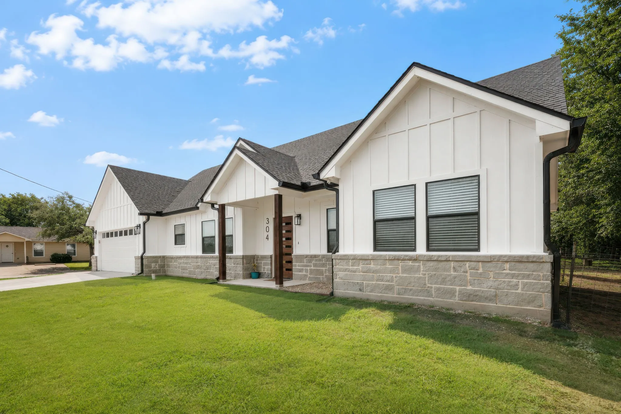 Single Family Residence For Sale in Mc Lennan County , 304 E Adams Street, Riesel, Texas 76682, 3 Bedroom, 3 Bathroom, 2 Garage spaces, 1,668 Sqft, built in 2023, mls#21340671, Real Estate Agent in Riesel, Homes For Sale in Mc Lennan county, Homes For Sale in Riesel, Realtor in Riesel Texas, Real Estate Brokerage Independent Realty Texas, Luminita Cordes Realtor