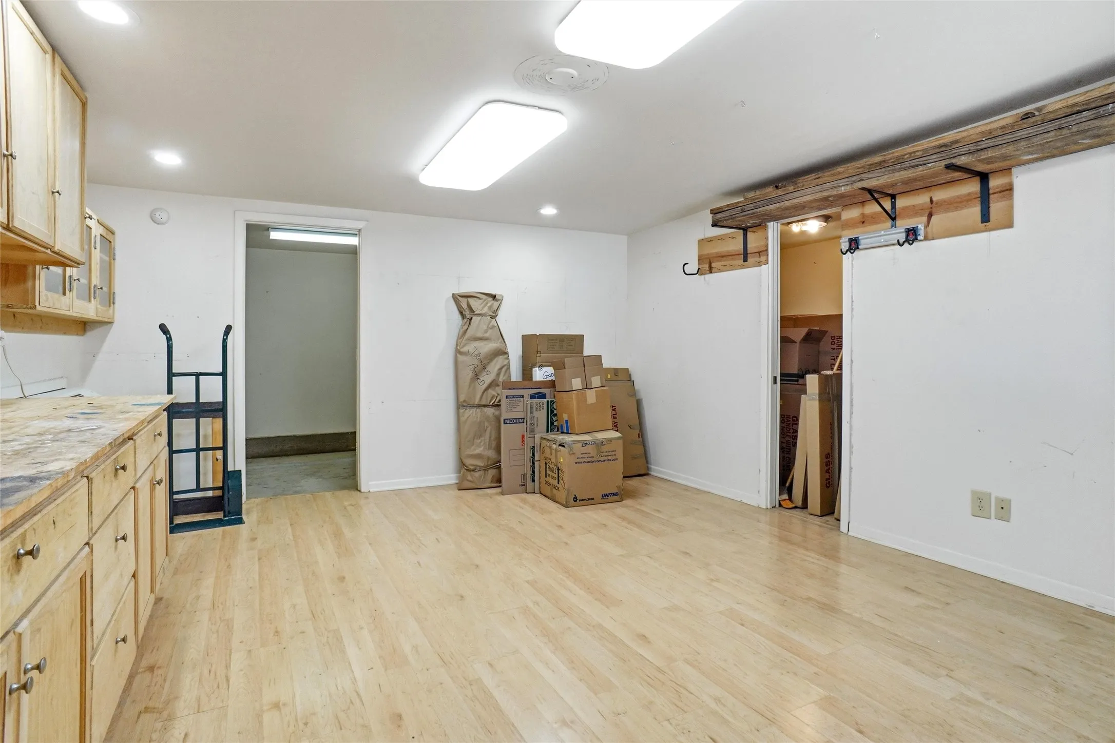 Single Family Residence For Sale in Tarrant County , 2306 Western Avenue, Fort Worth, Texas 76107, 3 Bedroom, 2 Bathroom, Garage spaces, 1,708 Sqft, built in 1923, mls#21340205, Real Estate Agent in Fort Worth, Homes For Sale in Tarrant county, Homes For Sale in Fort Worth, Realtor in Fort Worth Texas, Real Estate Brokerage Independent Realty Texas, Luminita Cordes Realtor