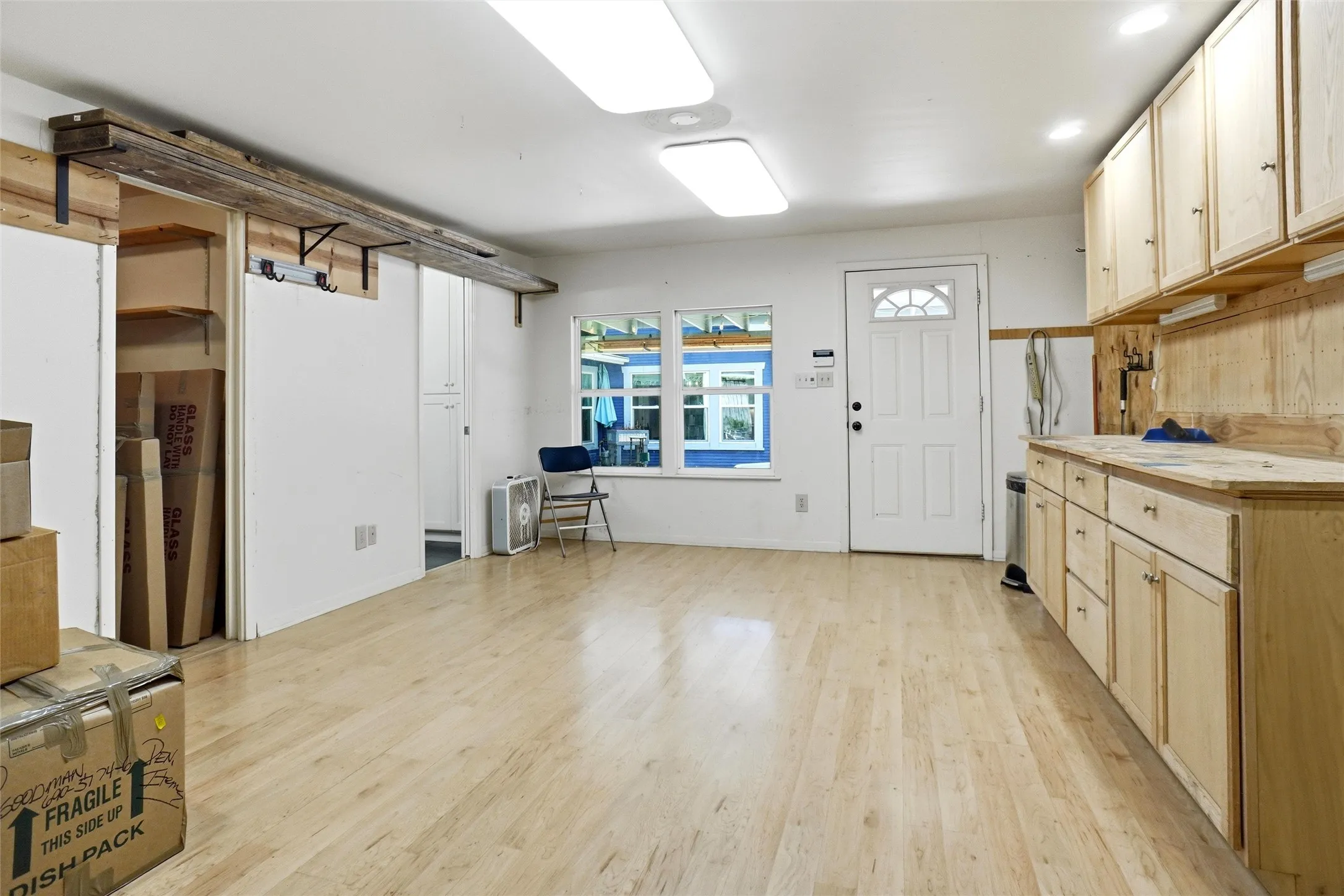 Single Family Residence For Sale in Tarrant County , 2306 Western Avenue, Fort Worth, Texas 76107, 3 Bedroom, 2 Bathroom, Garage spaces, 1,708 Sqft, built in 1923, mls#21340205, Real Estate Agent in Fort Worth, Homes For Sale in Tarrant county, Homes For Sale in Fort Worth, Realtor in Fort Worth Texas, Real Estate Brokerage Independent Realty Texas, Luminita Cordes Realtor