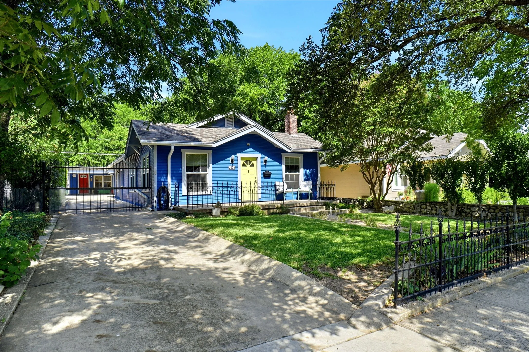 Single Family Residence For Sale in Tarrant County , 2306 Western Avenue, Fort Worth, Texas 76107, 3 Bedroom, 2 Bathroom, Garage spaces, 1,708 Sqft, built in 1923, mls#21340205, Real Estate Agent in Fort Worth, Homes For Sale in Tarrant county, Homes For Sale in Fort Worth, Realtor in Fort Worth Texas, Real Estate Brokerage Independent Realty Texas, Luminita Cordes Realtor