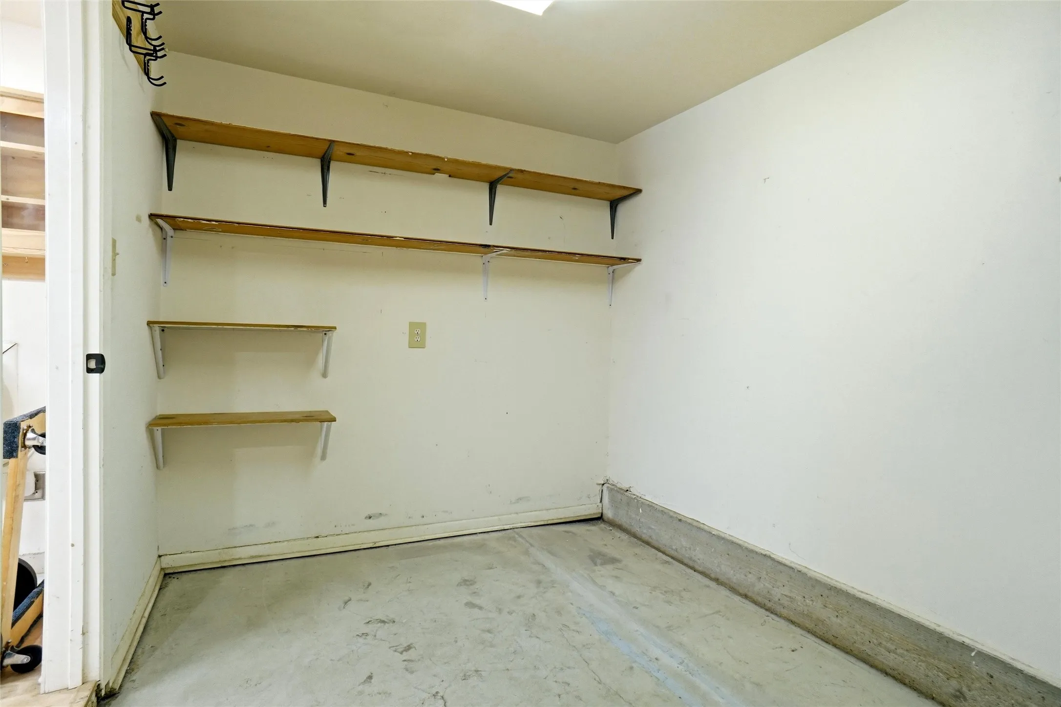 Single Family Residence For Sale in Tarrant County , 2306 Western Avenue, Fort Worth, Texas 76107, 3 Bedroom, 2 Bathroom, Garage spaces, 1,708 Sqft, built in 1923, mls#21340205, Real Estate Agent in Fort Worth, Homes For Sale in Tarrant county, Homes For Sale in Fort Worth, Realtor in Fort Worth Texas, Real Estate Brokerage Independent Realty Texas, Luminita Cordes Realtor