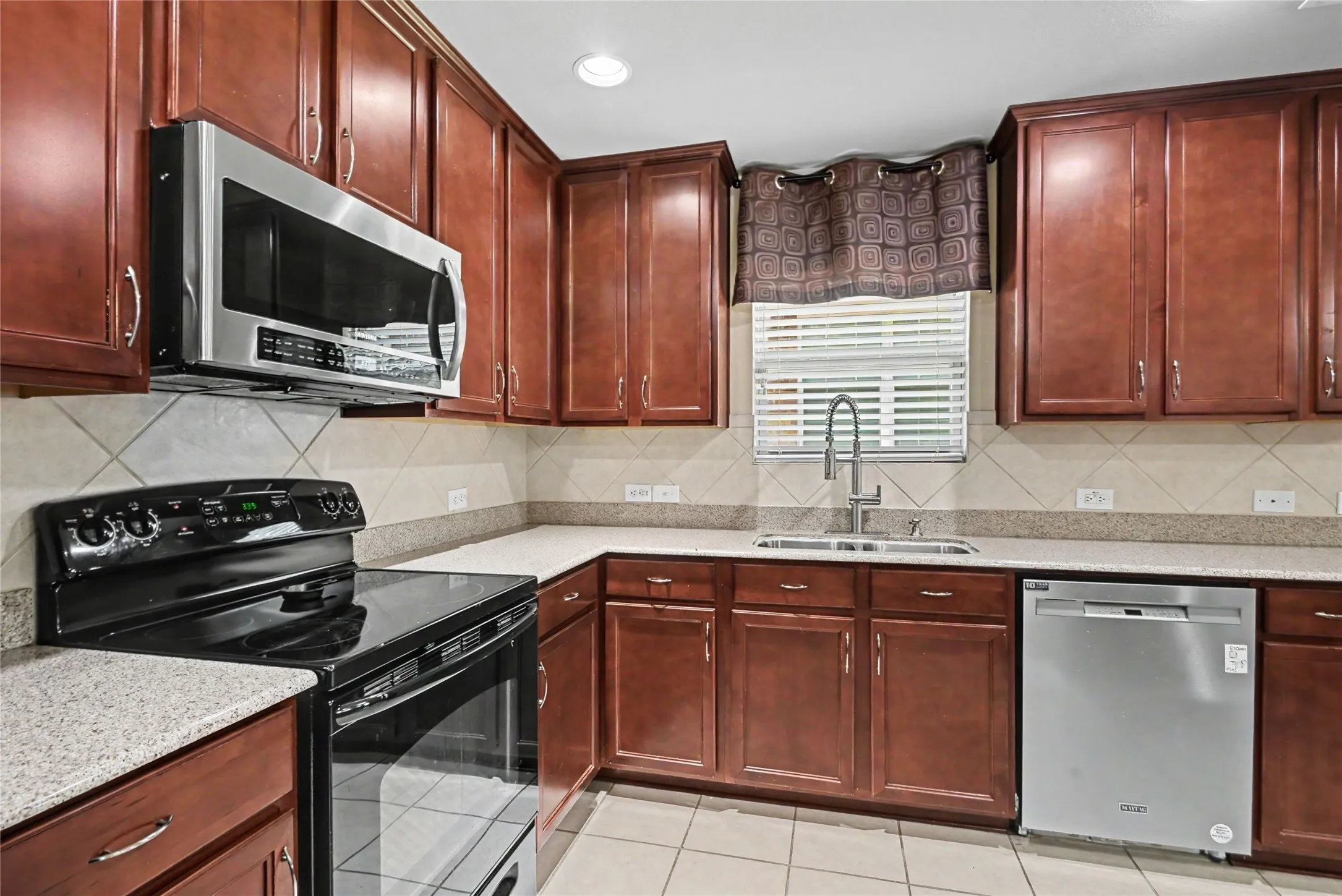 Single Family Residence For Sale in Tarrant County , 1201 Nighthawk Road, Fort Worth, Texas 76108, 4 Bedroom, 3 Bathroom, 2 Garage spaces, 3,116 Sqft, built in 2008, mls#21337596, Real Estate Agent in Fort Worth, Homes For Sale in Tarrant county, Homes For Sale in Fort Worth, Realtor in Fort Worth Texas, Real Estate Brokerage Independent Realty Texas, Luminita Cordes Realtor