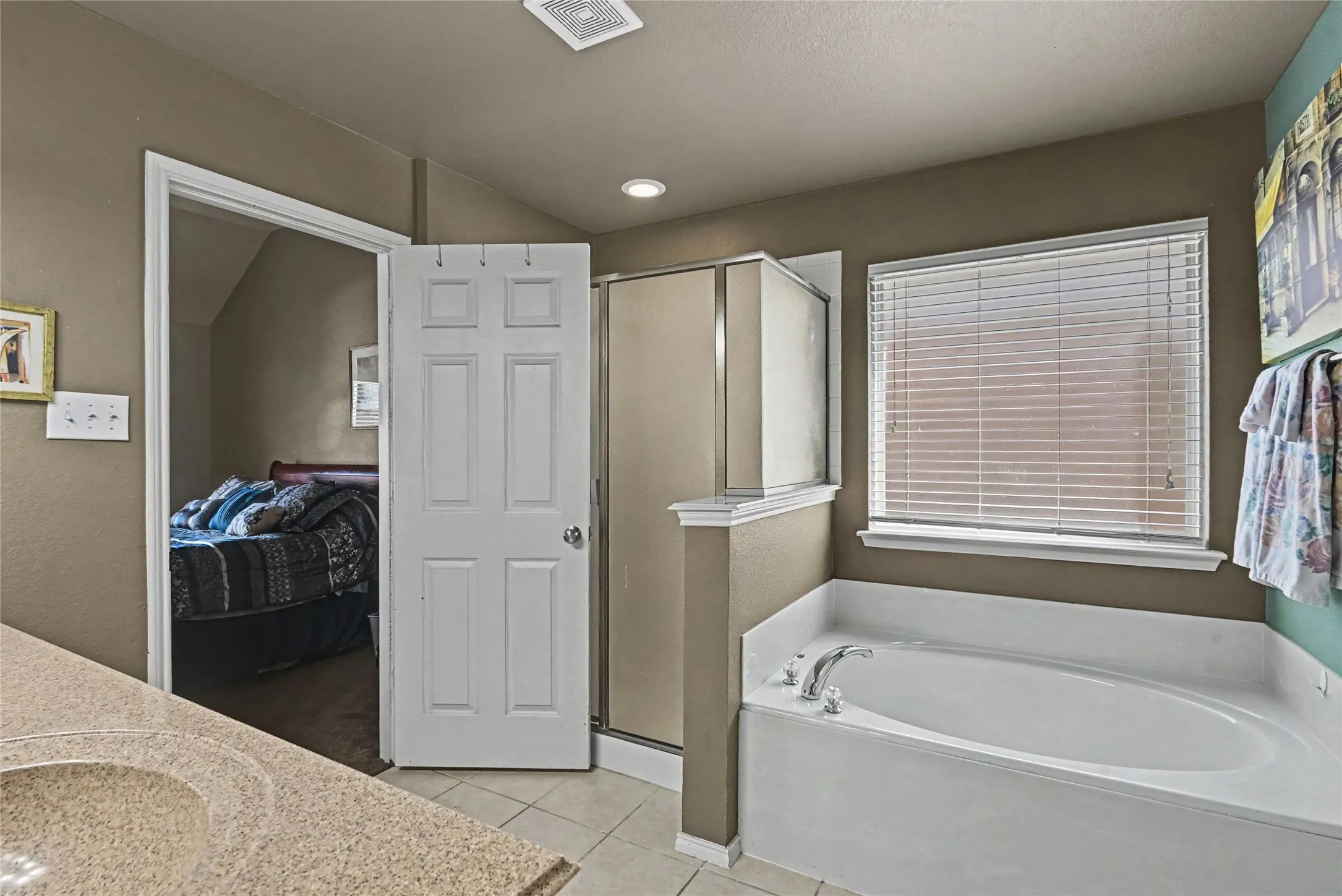 Single Family Residence For Sale in Tarrant County , 1201 Nighthawk Road, Fort Worth, Texas 76108, 4 Bedroom, 3 Bathroom, 2 Garage spaces, 3,116 Sqft, built in 2008, mls#21337596, Real Estate Agent in Fort Worth, Homes For Sale in Tarrant county, Homes For Sale in Fort Worth, Realtor in Fort Worth Texas, Real Estate Brokerage Independent Realty Texas, Luminita Cordes Realtor