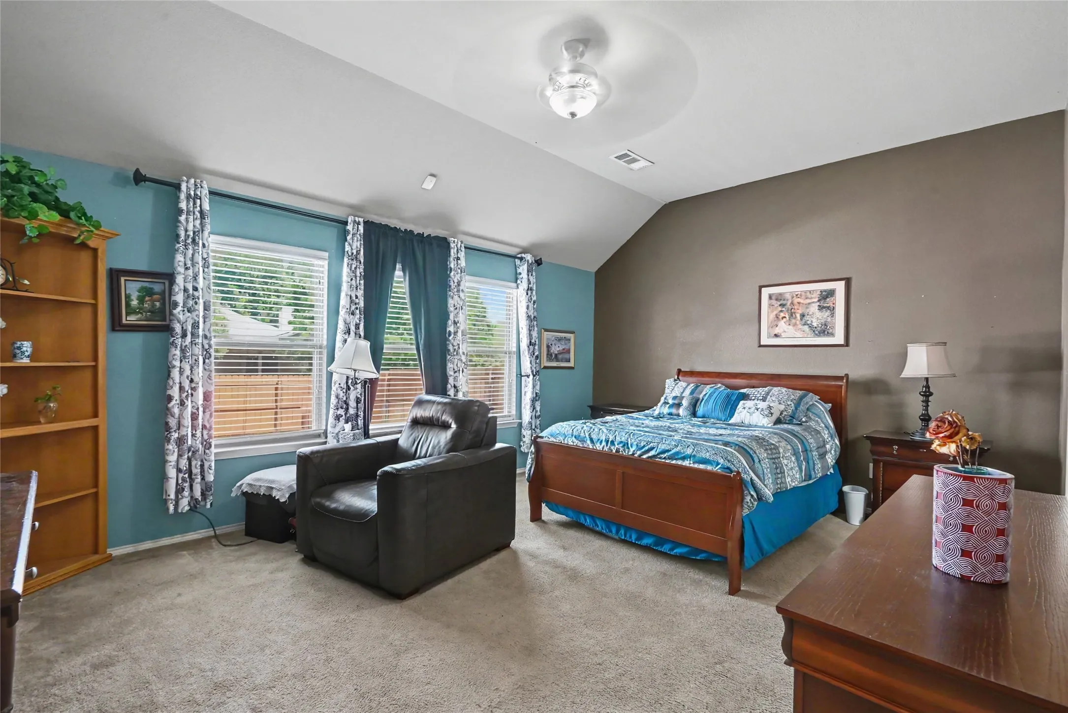 Single Family Residence For Sale in Tarrant County , 1201 Nighthawk Road, Fort Worth, Texas 76108, 4 Bedroom, 3 Bathroom, 2 Garage spaces, 3,116 Sqft, built in 2008, mls#21337596, Real Estate Agent in Fort Worth, Homes For Sale in Tarrant county, Homes For Sale in Fort Worth, Realtor in Fort Worth Texas, Real Estate Brokerage Independent Realty Texas, Luminita Cordes Realtor