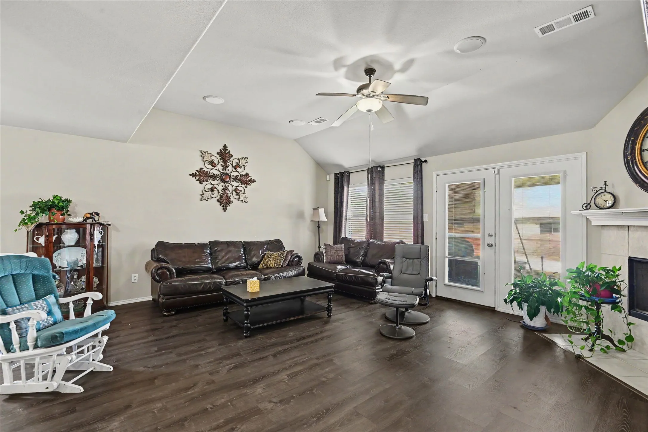 Single Family Residence For Sale in Tarrant County , 1201 Nighthawk Road, Fort Worth, Texas 76108, 4 Bedroom, 3 Bathroom, 2 Garage spaces, 3,116 Sqft, built in 2008, mls#21337596, Real Estate Agent in Fort Worth, Homes For Sale in Tarrant county, Homes For Sale in Fort Worth, Realtor in Fort Worth Texas, Real Estate Brokerage Independent Realty Texas, Luminita Cordes Realtor