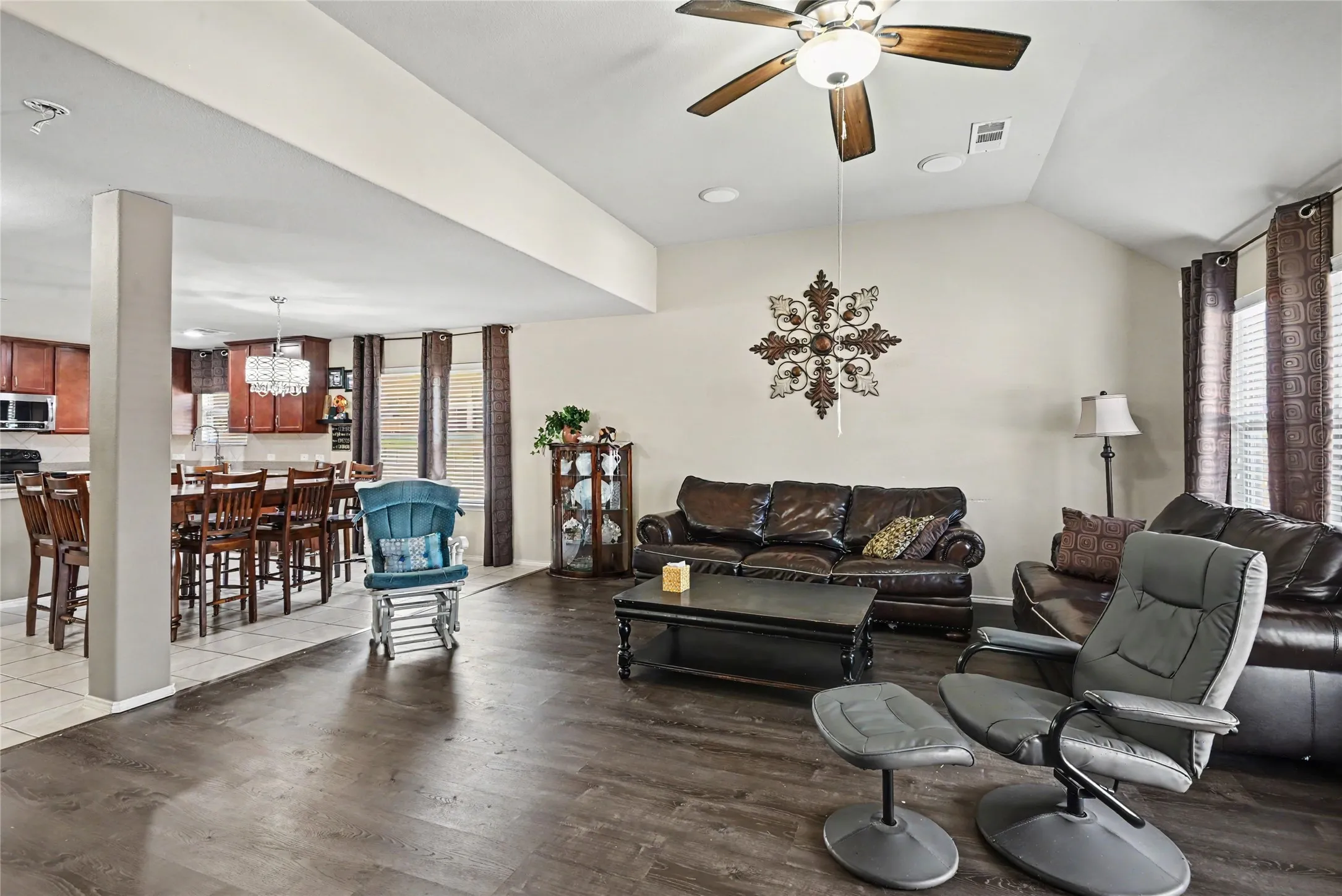 Single Family Residence For Sale in Tarrant County , 1201 Nighthawk Road, Fort Worth, Texas 76108, 4 Bedroom, 3 Bathroom, 2 Garage spaces, 3,116 Sqft, built in 2008, mls#21337596, Real Estate Agent in Fort Worth, Homes For Sale in Tarrant county, Homes For Sale in Fort Worth, Realtor in Fort Worth Texas, Real Estate Brokerage Independent Realty Texas, Luminita Cordes Realtor