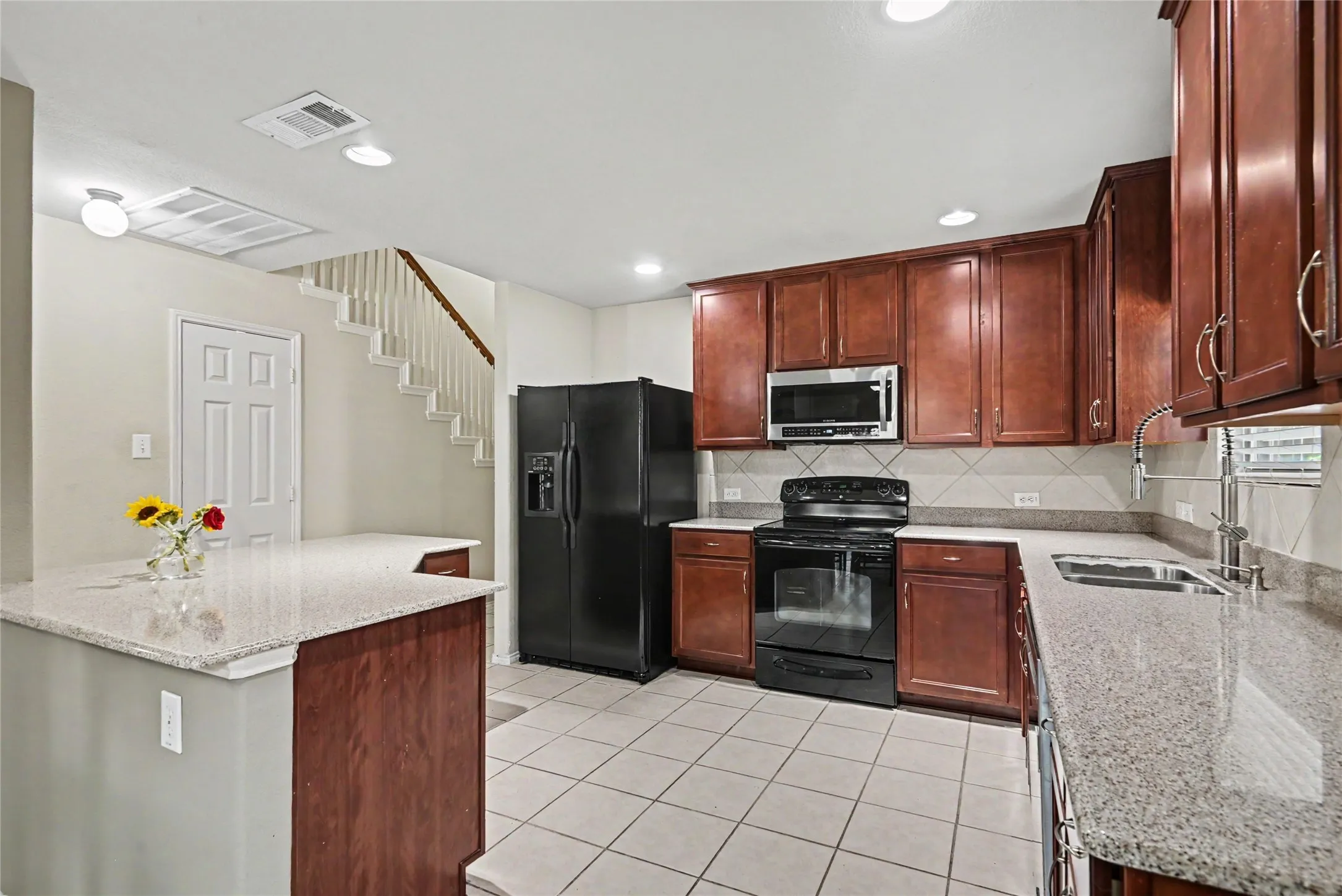 Single Family Residence For Sale in Tarrant County , 1201 Nighthawk Road, Fort Worth, Texas 76108, 4 Bedroom, 3 Bathroom, 2 Garage spaces, 3,116 Sqft, built in 2008, mls#21337596, Real Estate Agent in Fort Worth, Homes For Sale in Tarrant county, Homes For Sale in Fort Worth, Realtor in Fort Worth Texas, Real Estate Brokerage Independent Realty Texas, Luminita Cordes Realtor