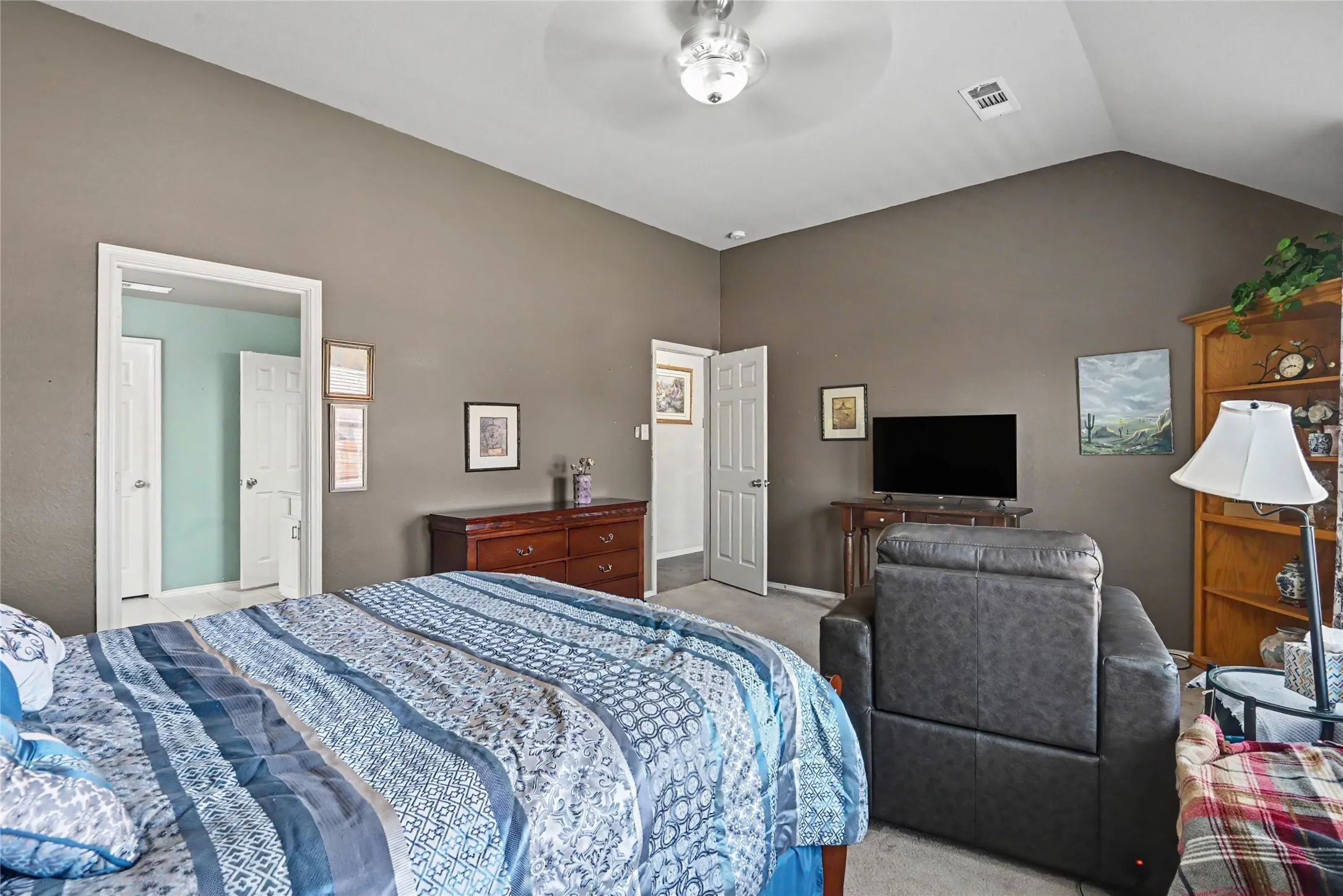 Single Family Residence For Sale in Tarrant County , 1201 Nighthawk Road, Fort Worth, Texas 76108, 4 Bedroom, 3 Bathroom, 2 Garage spaces, 3,116 Sqft, built in 2008, mls#21337596, Real Estate Agent in Fort Worth, Homes For Sale in Tarrant county, Homes For Sale in Fort Worth, Realtor in Fort Worth Texas, Real Estate Brokerage Independent Realty Texas, Luminita Cordes Realtor