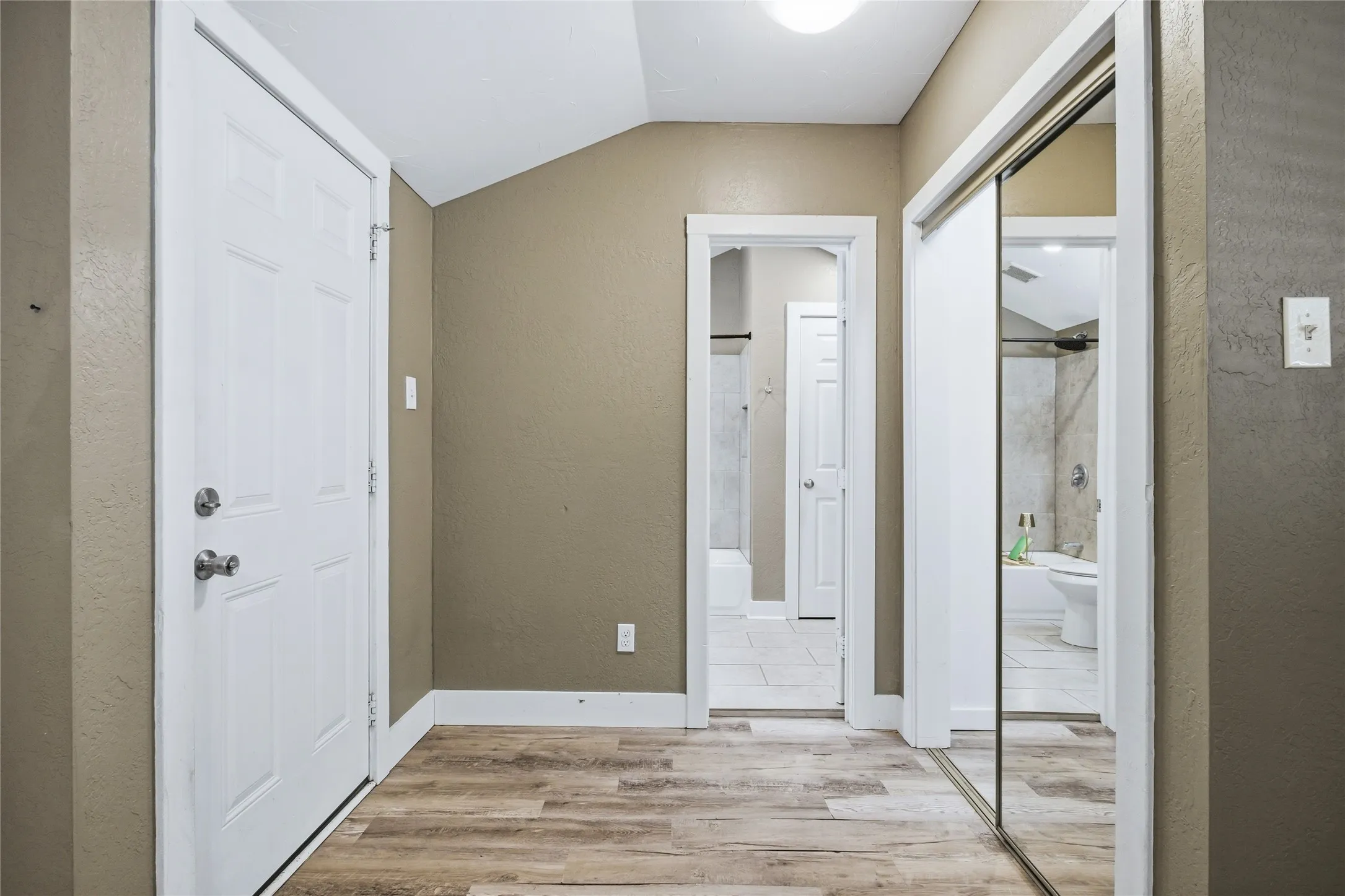 Single Family Residence For Sale in Grayson County , 2121 W Bond Street, Denison, Texas 75020, 4 Bedroom, 2 Bathroom, Garage spaces, 1,368 Sqft, built in 1940, mls#21261461, Real Estate Agent in Denison, Homes For Sale in Grayson county, Homes For Sale in Denison, Realtor in Denison Texas, Real Estate Brokerage Independent Realty Texas, Luminita Cordes Realtor