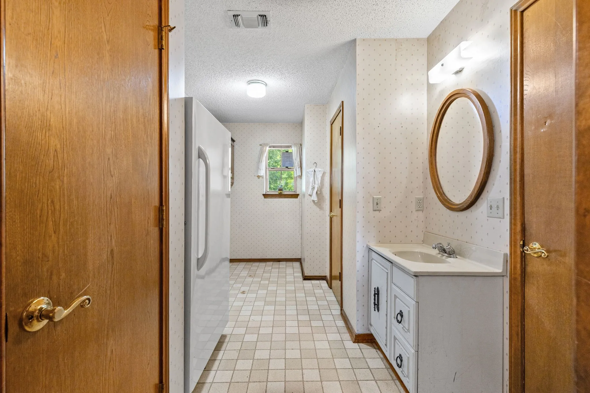Single Family Residence For Sale in Delta County , 301 Paris Street, Pecan Gap, Texas 75469, 3 Bedroom, 2 Bathroom, 2 Garage spaces, 1,837 Sqft, built in 1986, mls#21340662, Real Estate Agent in Pecan Gap, Homes For Sale in Delta county, Homes For Sale in Pecan Gap, Realtor in Pecan Gap Texas, Real Estate Brokerage Independent Realty Texas, Luminita Cordes Realtor