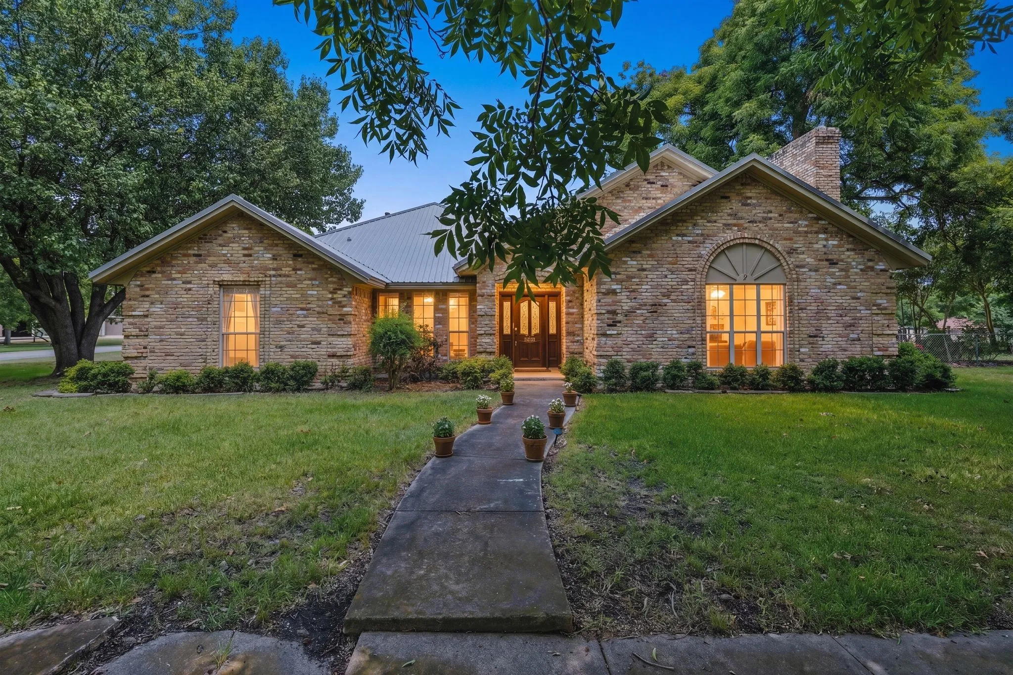Single Family Residence For Sale in Delta County , 301 Paris Street, Pecan Gap, Texas 75469, 3 Bedroom, 2 Bathroom, 2 Garage spaces, 1,837 Sqft, built in 1986, mls#21340662, Real Estate Agent in Pecan Gap, Homes For Sale in Delta county, Homes For Sale in Pecan Gap, Realtor in Pecan Gap Texas, Real Estate Brokerage Independent Realty Texas, Luminita Cordes Realtor