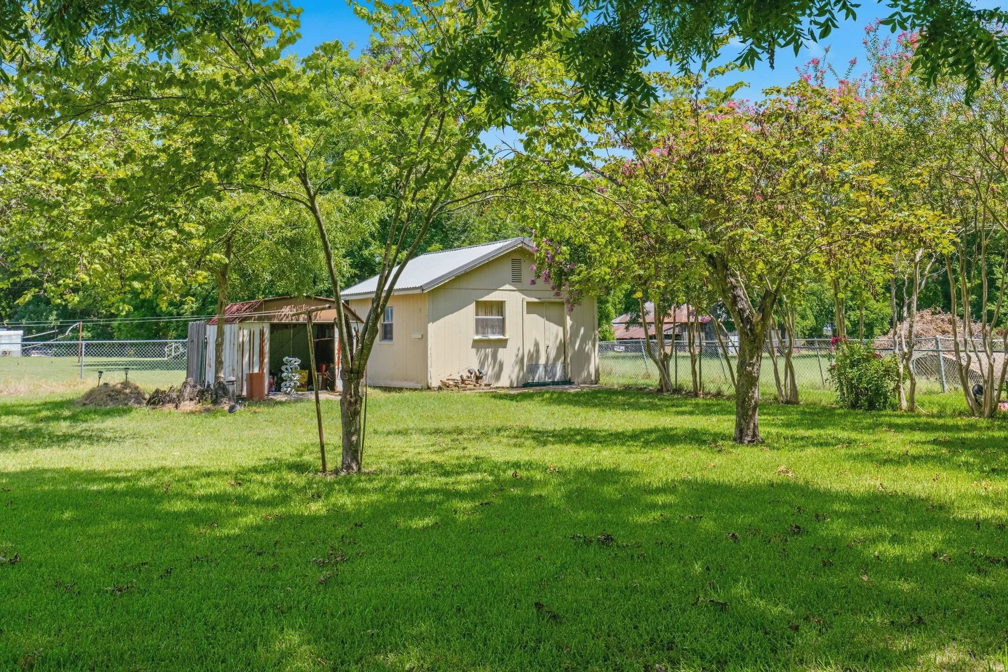 Single Family Residence For Sale in Delta County , 301 Paris Street, Pecan Gap, Texas 75469, 3 Bedroom, 2 Bathroom, 2 Garage spaces, 1,837 Sqft, built in 1986, mls#21340662, Real Estate Agent in Pecan Gap, Homes For Sale in Delta county, Homes For Sale in Pecan Gap, Realtor in Pecan Gap Texas, Real Estate Brokerage Independent Realty Texas, Luminita Cordes Realtor