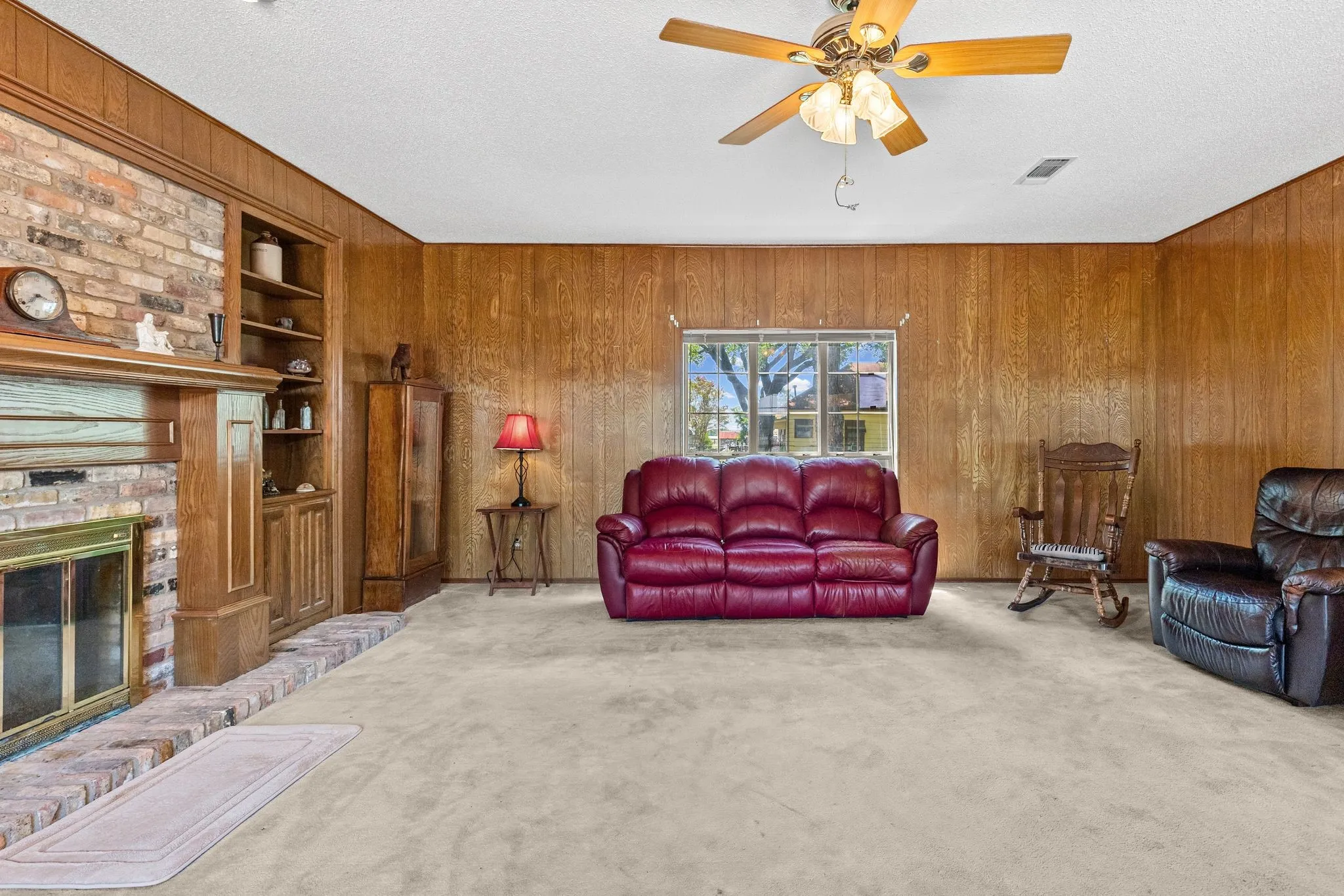 Single Family Residence For Sale in Delta County , 301 Paris Street, Pecan Gap, Texas 75469, 3 Bedroom, 2 Bathroom, 2 Garage spaces, 1,837 Sqft, built in 1986, mls#21340662, Real Estate Agent in Pecan Gap, Homes For Sale in Delta county, Homes For Sale in Pecan Gap, Realtor in Pecan Gap Texas, Real Estate Brokerage Independent Realty Texas, Luminita Cordes Realtor
