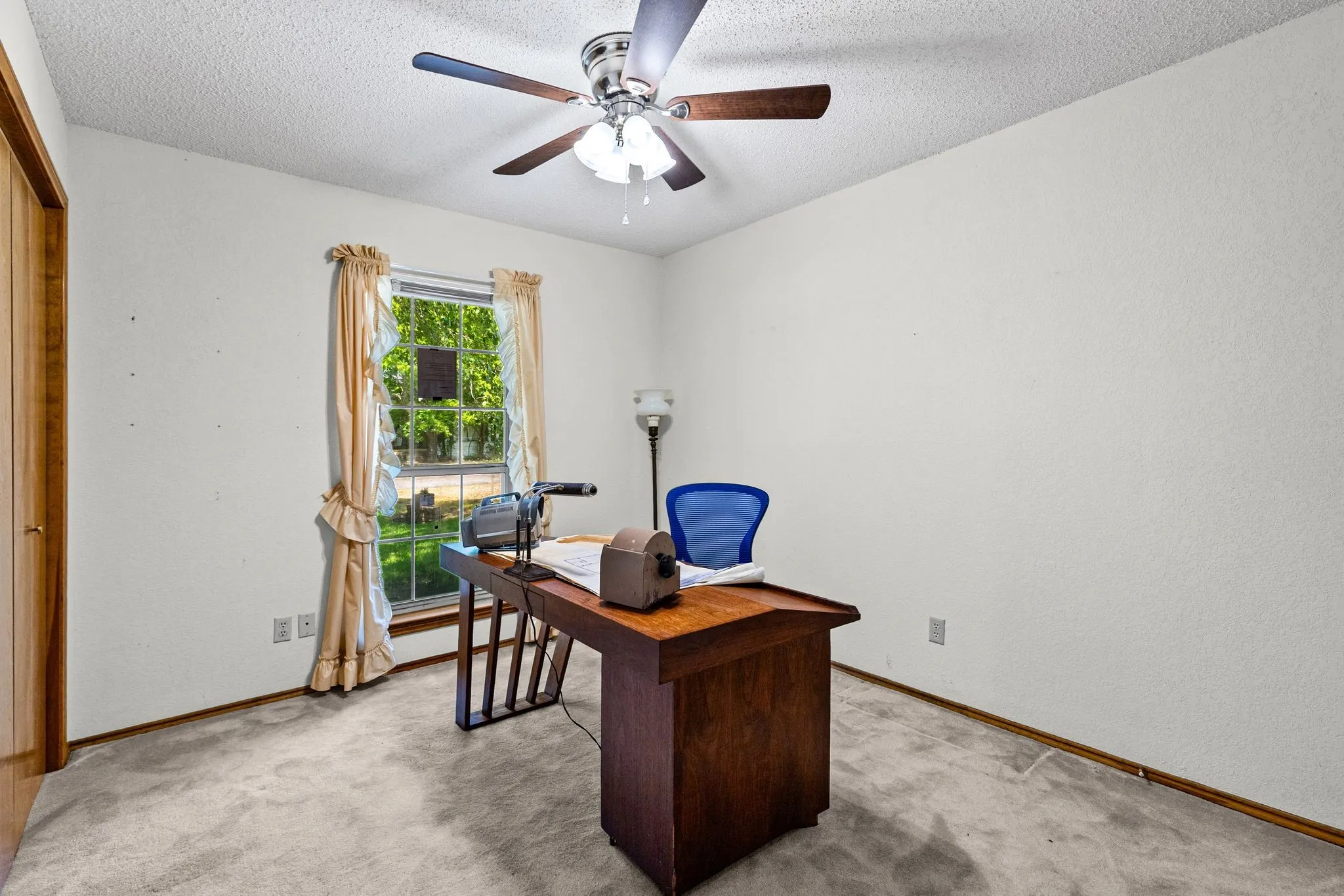 Single Family Residence For Sale in Delta County , 301 Paris Street, Pecan Gap, Texas 75469, 3 Bedroom, 2 Bathroom, 2 Garage spaces, 1,837 Sqft, built in 1986, mls#21340662, Real Estate Agent in Pecan Gap, Homes For Sale in Delta county, Homes For Sale in Pecan Gap, Realtor in Pecan Gap Texas, Real Estate Brokerage Independent Realty Texas, Luminita Cordes Realtor