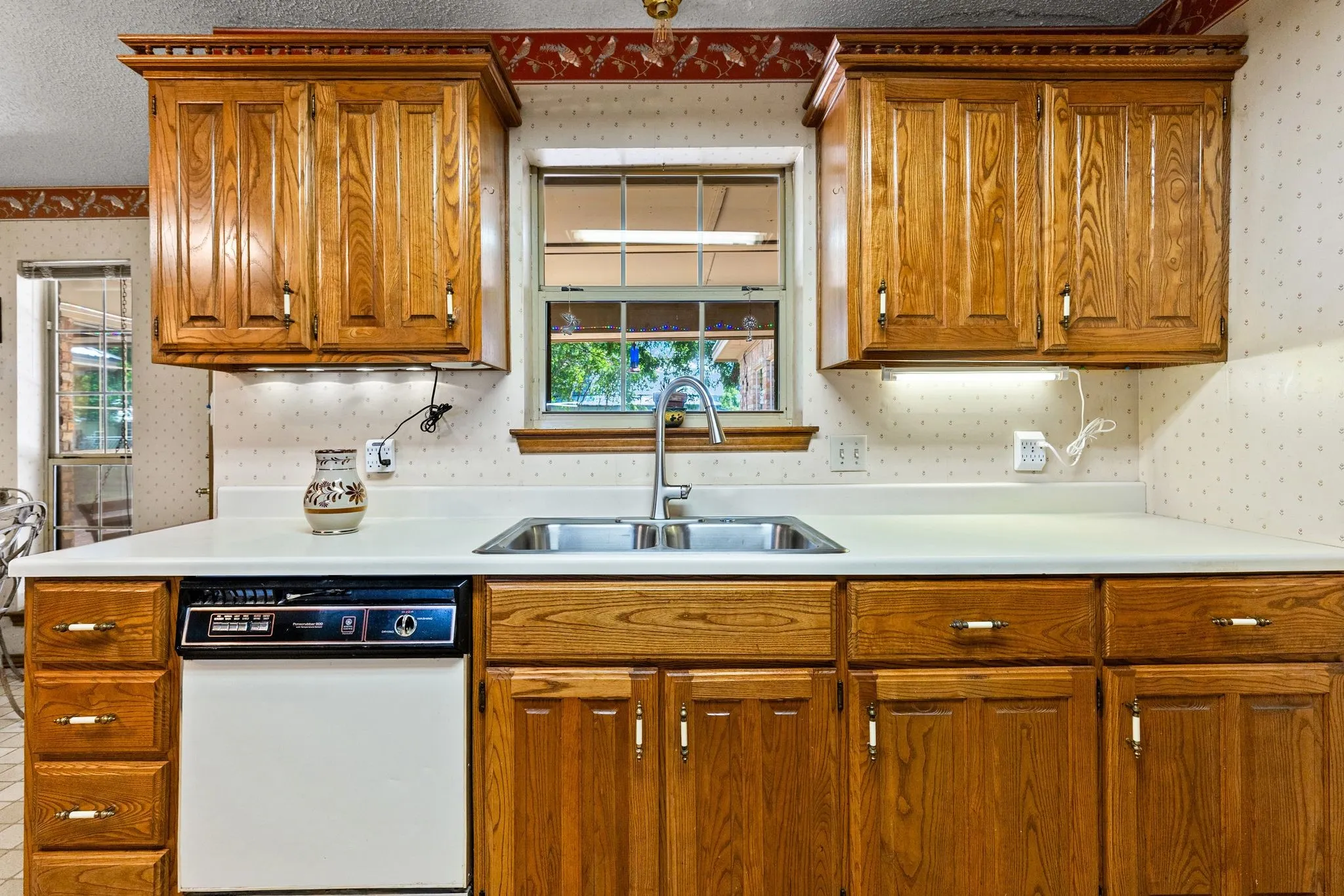 Single Family Residence For Sale in Delta County , 301 Paris Street, Pecan Gap, Texas 75469, 3 Bedroom, 2 Bathroom, 2 Garage spaces, 1,837 Sqft, built in 1986, mls#21340662, Real Estate Agent in Pecan Gap, Homes For Sale in Delta county, Homes For Sale in Pecan Gap, Realtor in Pecan Gap Texas, Real Estate Brokerage Independent Realty Texas, Luminita Cordes Realtor