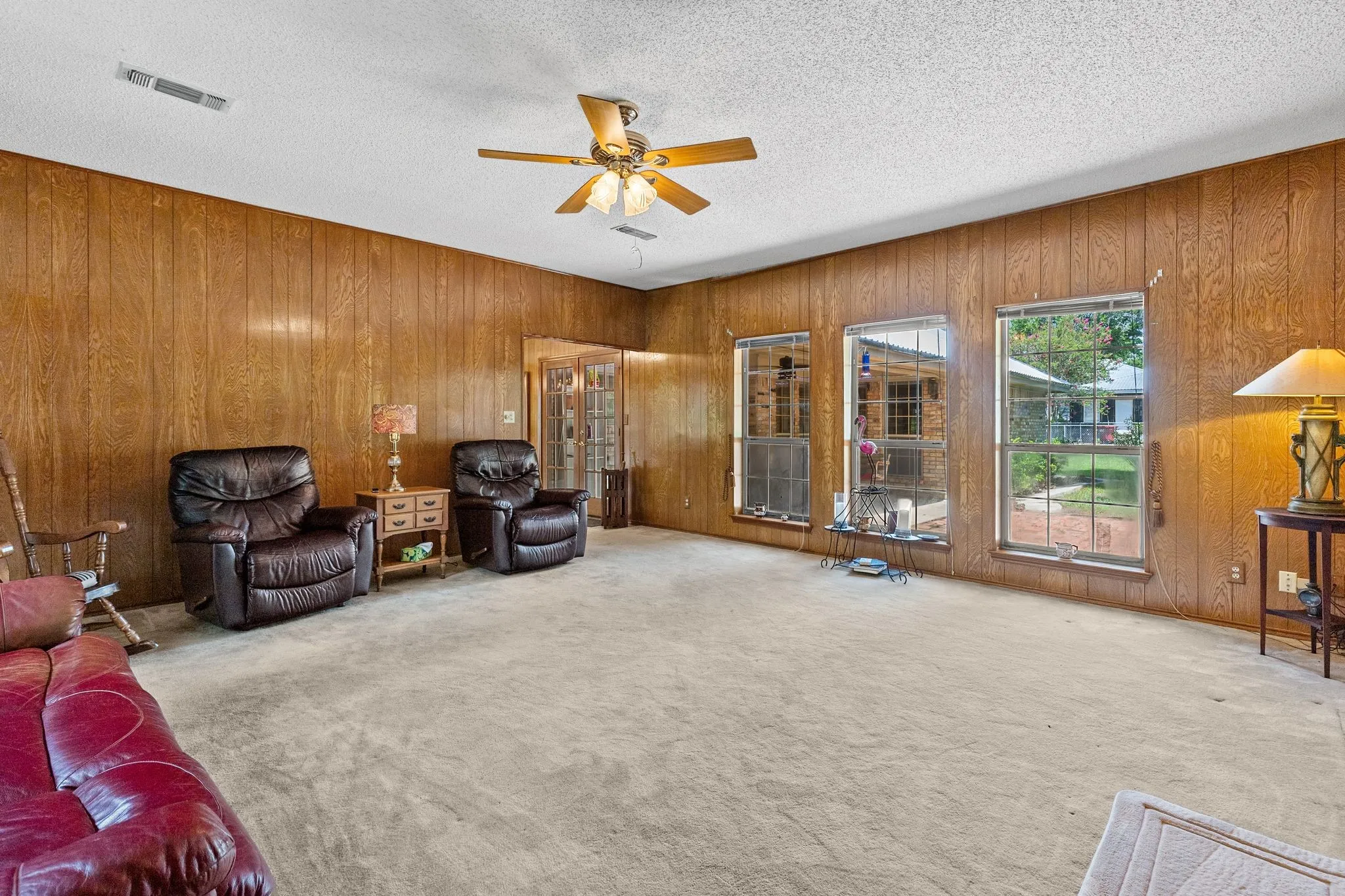 Single Family Residence For Sale in Delta County , 301 Paris Street, Pecan Gap, Texas 75469, 3 Bedroom, 2 Bathroom, 2 Garage spaces, 1,837 Sqft, built in 1986, mls#21340662, Real Estate Agent in Pecan Gap, Homes For Sale in Delta county, Homes For Sale in Pecan Gap, Realtor in Pecan Gap Texas, Real Estate Brokerage Independent Realty Texas, Luminita Cordes Realtor