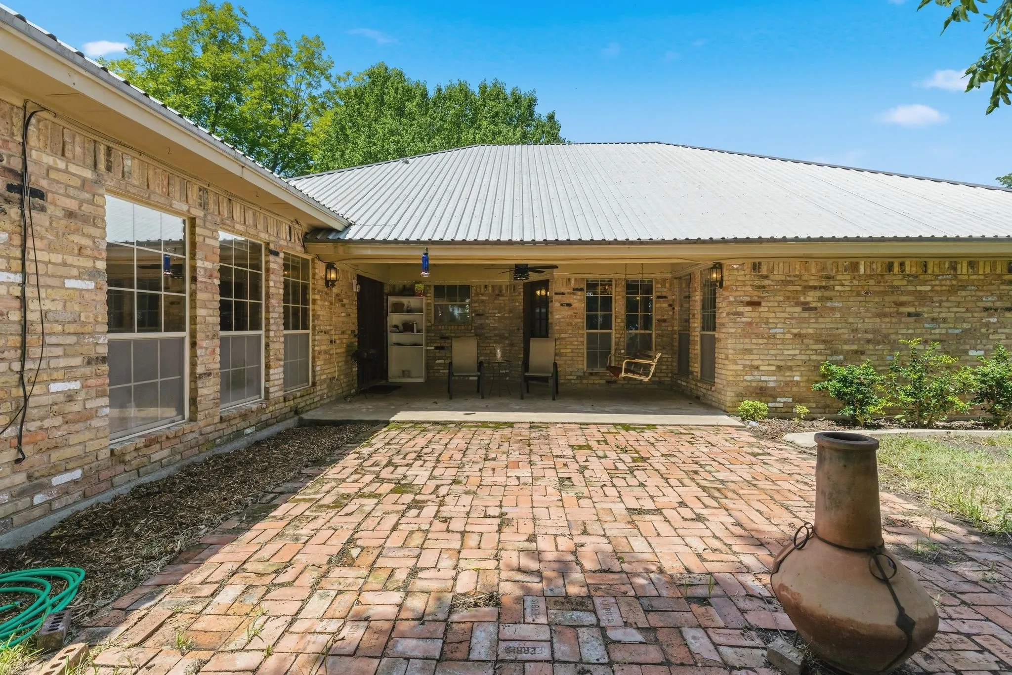 Single Family Residence For Sale in Delta County , 301 Paris Street, Pecan Gap, Texas 75469, 3 Bedroom, 2 Bathroom, 2 Garage spaces, 1,837 Sqft, built in 1986, mls#21340662, Real Estate Agent in Pecan Gap, Homes For Sale in Delta county, Homes For Sale in Pecan Gap, Realtor in Pecan Gap Texas, Real Estate Brokerage Independent Realty Texas, Luminita Cordes Realtor