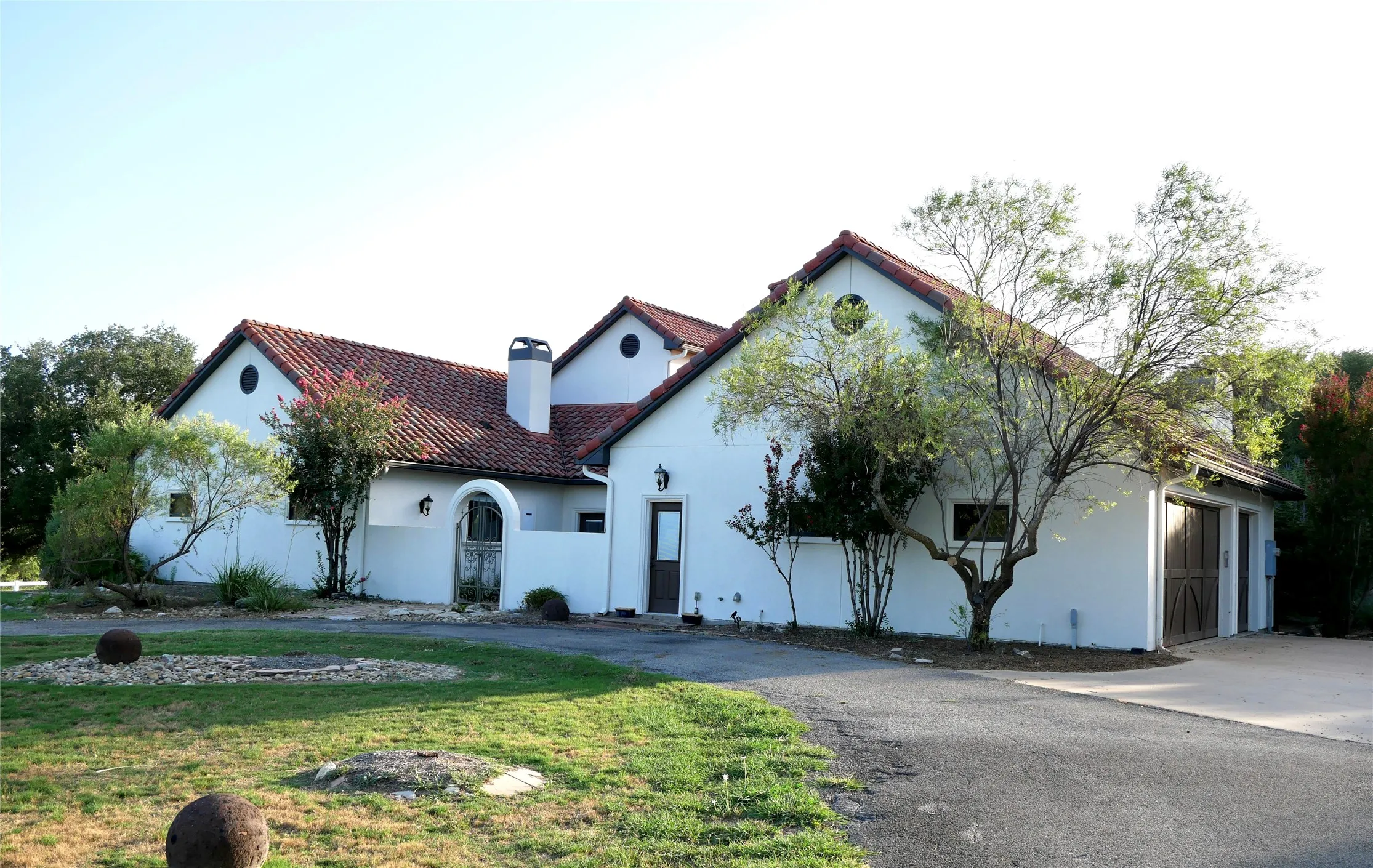 Farm For Sale in Hood County , 3200 Meander Road, Granbury, Texas 76049, 4 Bedrooms, 4 Bathrooms, 3 Garage spaces, 4,400 Sqft, built in 2005, Price $3,695,987, mls#21340281, Real Estate Agent in Granbury, Homes For Sale in Hood county, Homes For Sale in Granbury, Realtor in Granbury Texas, Real Estate Brokerage Independent Realty Texas, Luminita Cordes Realtor