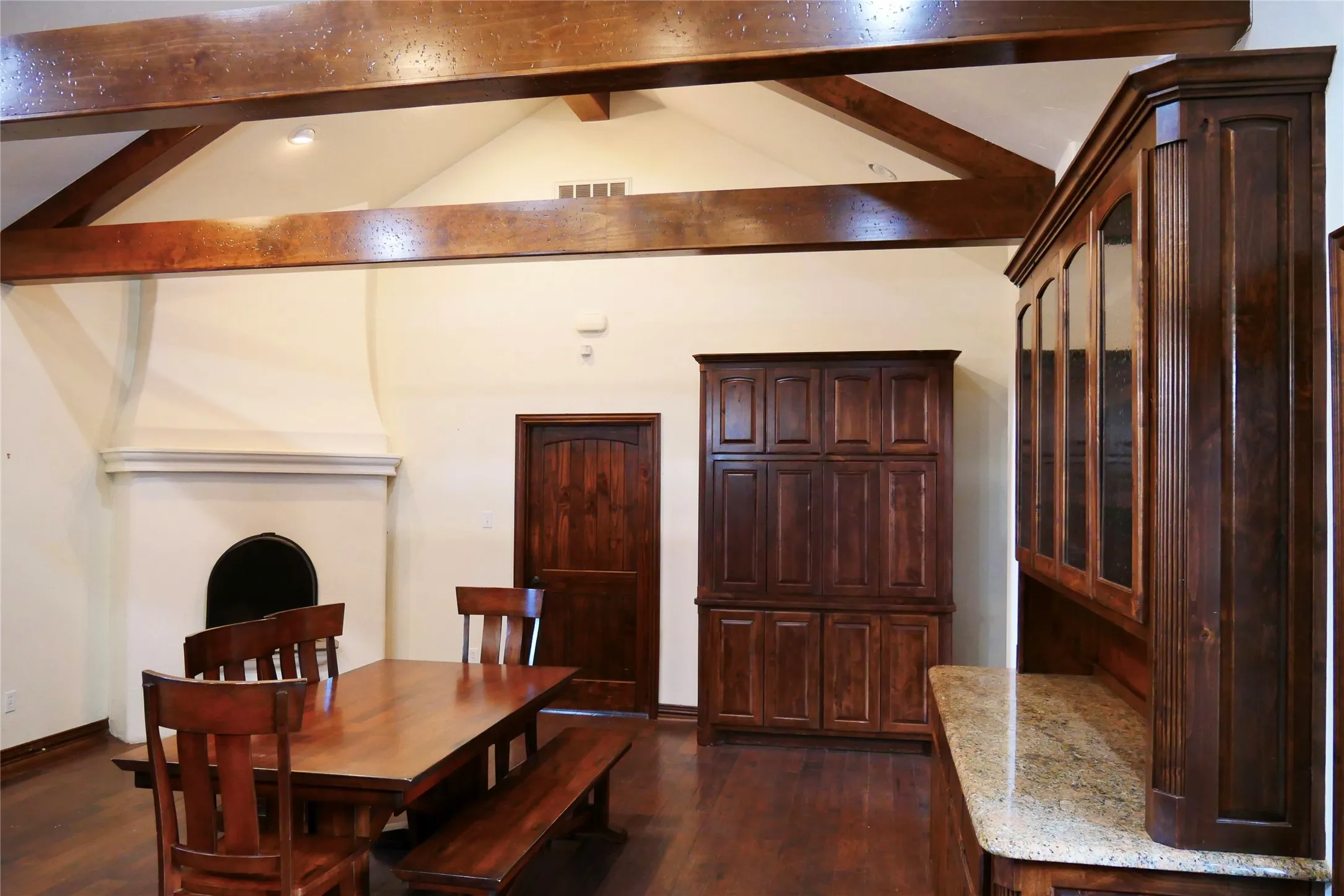 Farm For Sale in Hood County , 3200 Meander Road, Granbury, Texas 76049, 4 Bedrooms, 4 Bathrooms, 3 Garage spaces, 4,400 Sqft, built in 2005, Price $3,695,987, mls#21340281, Real Estate Agent in Granbury, Homes For Sale in Hood county, Homes For Sale in Granbury, Realtor in Granbury Texas, Real Estate Brokerage Independent Realty Texas, Luminita Cordes Realtor