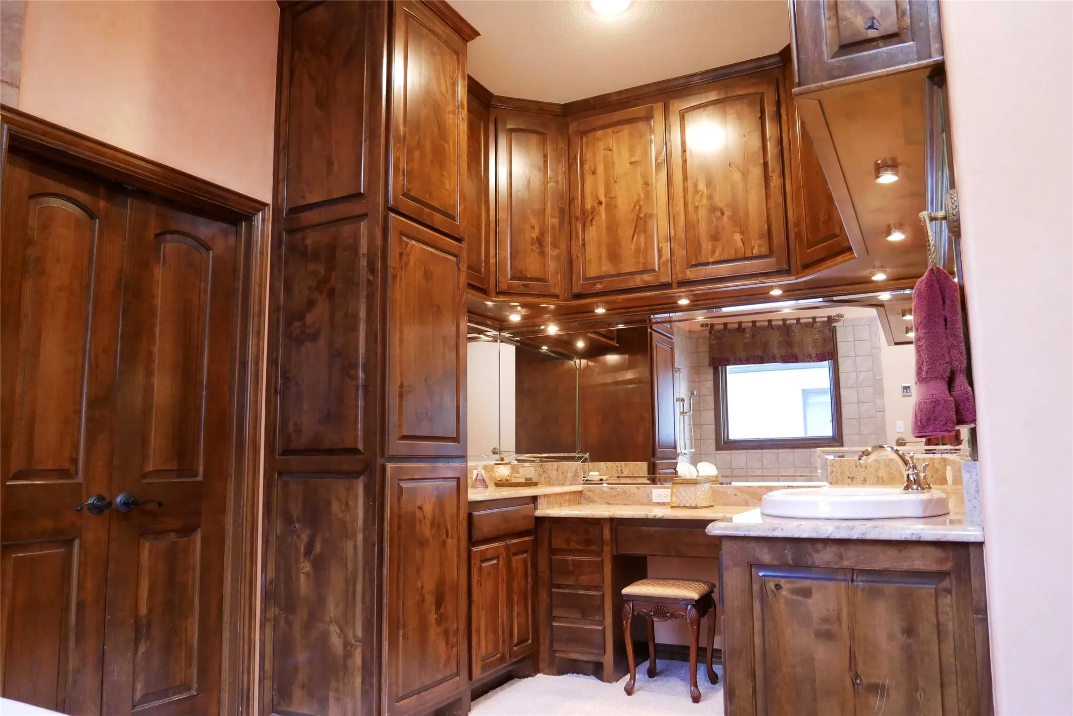 Farm For Sale in Hood County , 3200 Meander Road, Granbury, Texas 76049, 4 Bedrooms, 4 Bathrooms, 3 Garage spaces, 4,400 Sqft, built in 2005, Price $3,695,987, mls#21340281, Real Estate Agent in Granbury, Homes For Sale in Hood county, Homes For Sale in Granbury, Realtor in Granbury Texas, Real Estate Brokerage Independent Realty Texas, Luminita Cordes Realtor