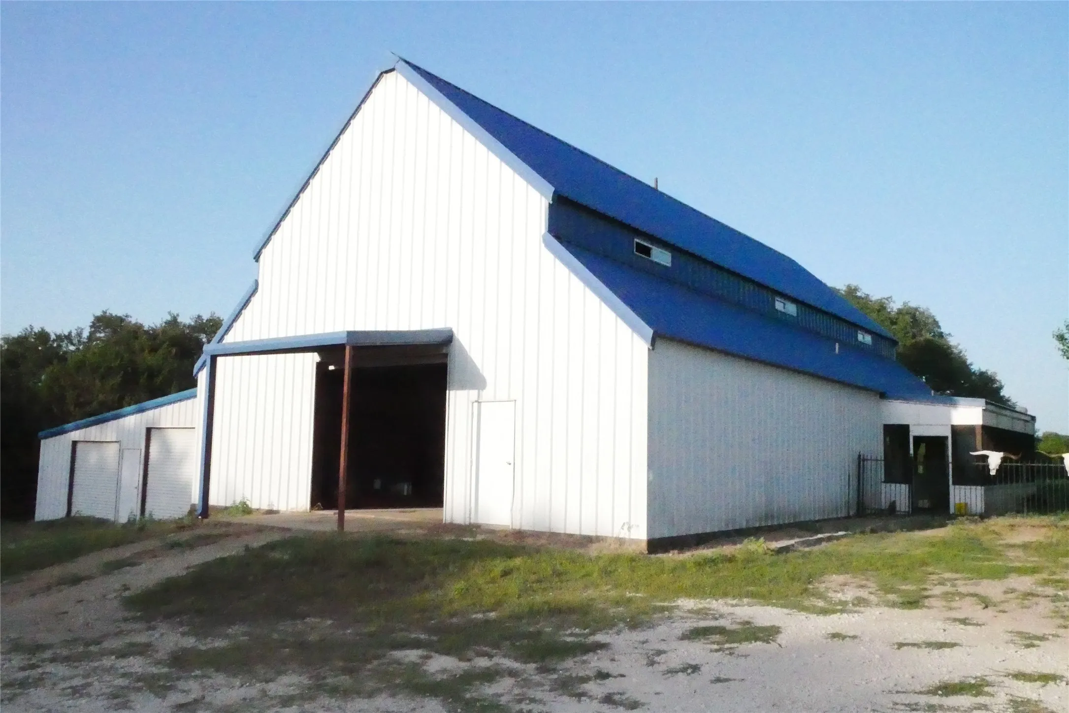 Farm For Sale in Hood County , 3200 Meander Road, Granbury, Texas 76049, 4 Bedrooms, 4 Bathrooms, 3 Garage spaces, 4,400 Sqft, built in 2005, Price $3,695,987, mls#21340281, Real Estate Agent in Granbury, Homes For Sale in Hood county, Homes For Sale in Granbury, Realtor in Granbury Texas, Real Estate Brokerage Independent Realty Texas, Luminita Cordes Realtor