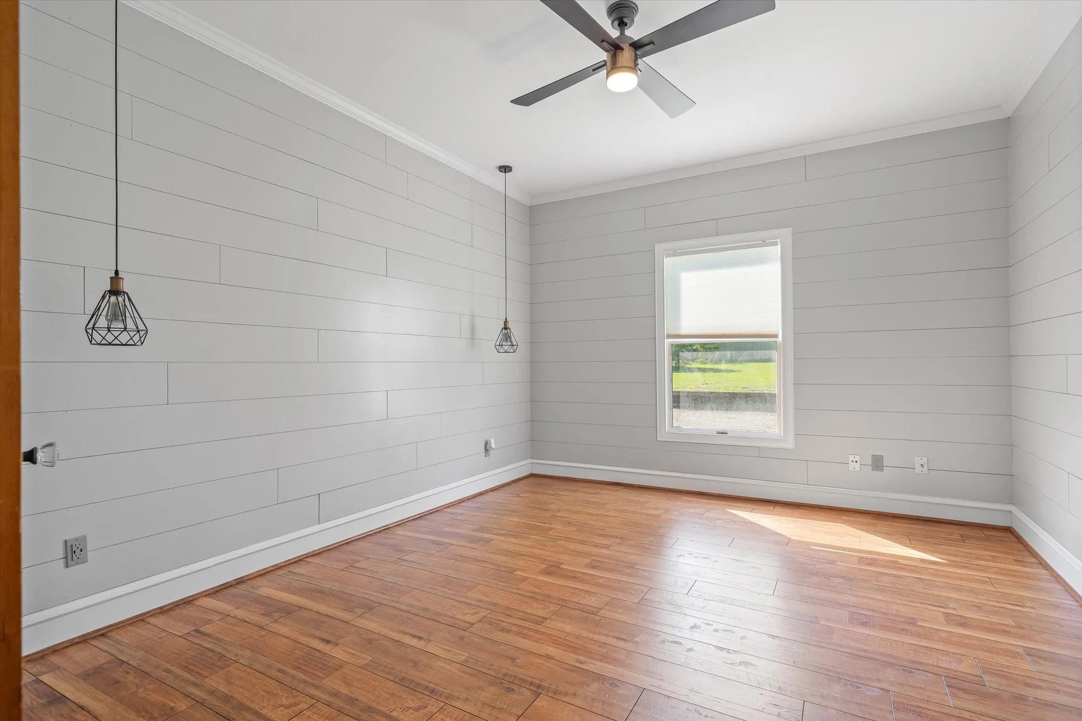 Single Family Residence For Sale in Van Zandt County , 111 VZ County Road 3626, Edgewood, Texas 75117, 3 Bedroom, 1 Bathroom, Garage spaces, 1,444 Sqft, built in 1980, mls#21315154, Real Estate Agent in Edgewood, Homes For Sale in Van Zandt county, Homes For Sale in Edgewood, Realtor in Edgewood Texas, Real Estate Brokerage Independent Realty Texas, Luminita Cordes Realtor