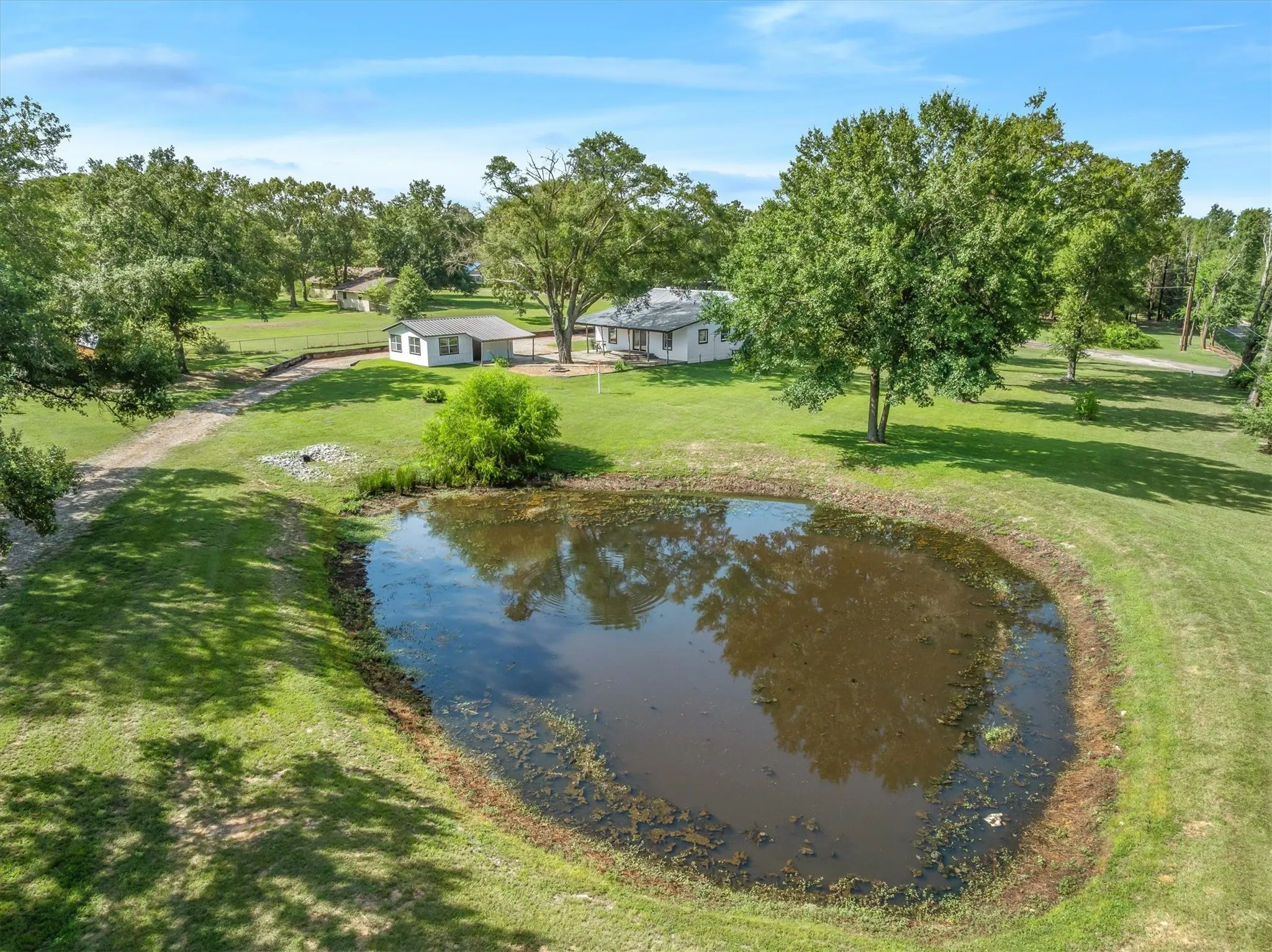 Single Family Residence For Sale in Van Zandt County , 111 VZ County Road 3626, Edgewood, Texas 75117, 3 Bedroom, 1 Bathroom, Garage spaces, 1,444 Sqft, built in 1980, mls#21315154, Real Estate Agent in Edgewood, Homes For Sale in Van Zandt county, Homes For Sale in Edgewood, Realtor in Edgewood Texas, Real Estate Brokerage Independent Realty Texas, Luminita Cordes Realtor