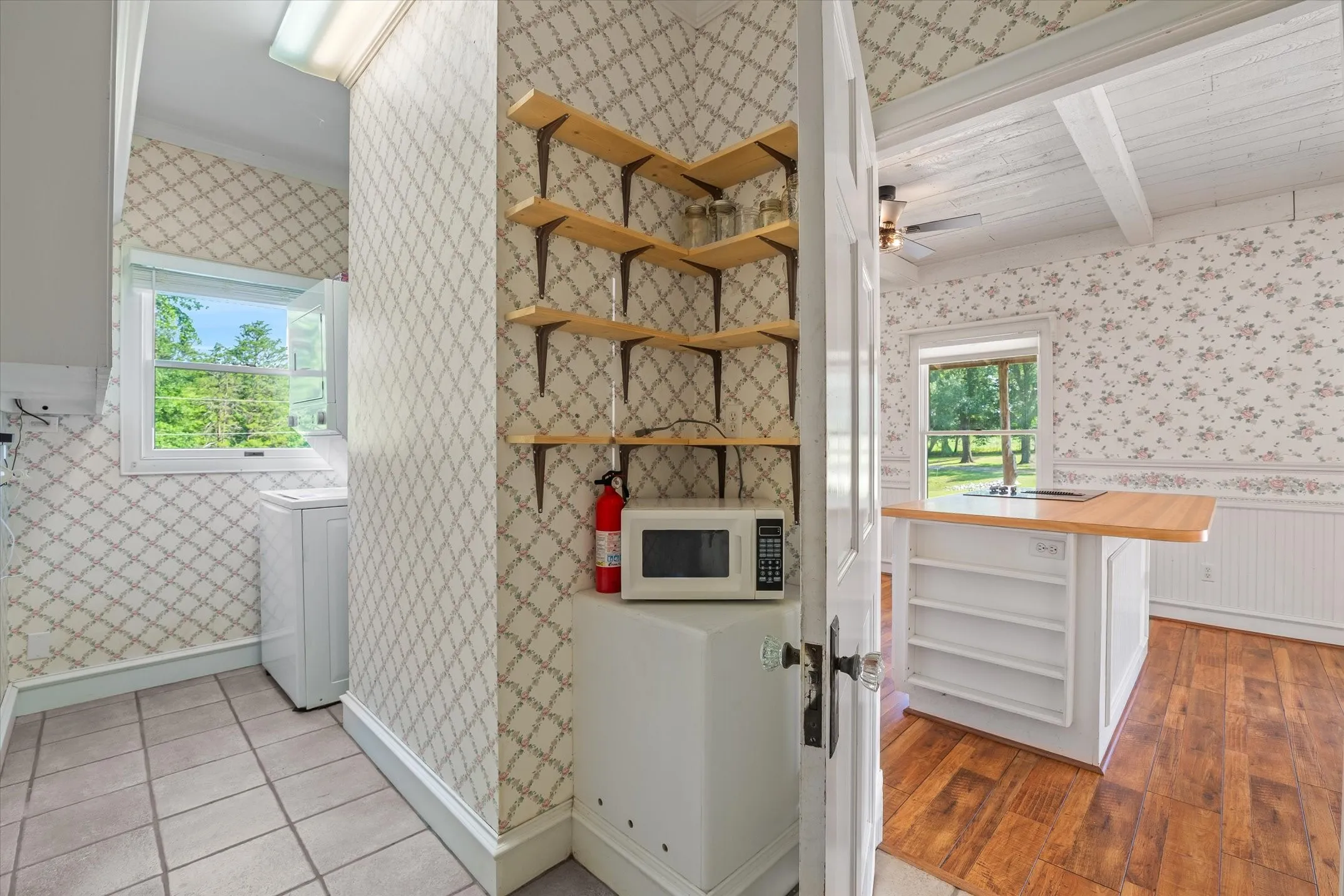 Single Family Residence For Sale in Van Zandt County , 111 VZ County Road 3626, Edgewood, Texas 75117, 3 Bedroom, 1 Bathroom, Garage spaces, 1,444 Sqft, built in 1980, mls#21315154, Real Estate Agent in Edgewood, Homes For Sale in Van Zandt county, Homes For Sale in Edgewood, Realtor in Edgewood Texas, Real Estate Brokerage Independent Realty Texas, Luminita Cordes Realtor