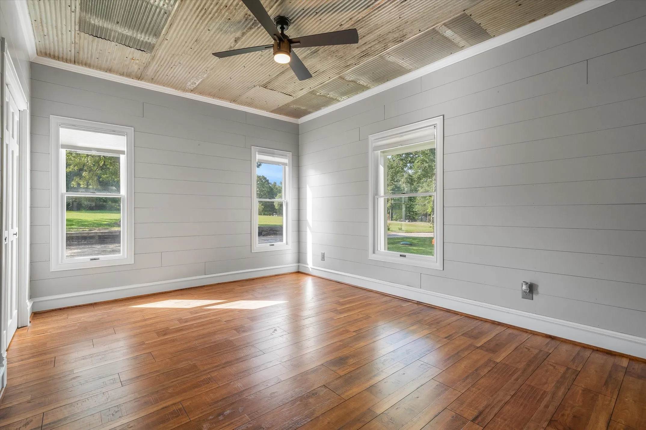 Single Family Residence For Sale in Van Zandt County , 111 VZ County Road 3626, Edgewood, Texas 75117, 3 Bedroom, 1 Bathroom, Garage spaces, 1,444 Sqft, built in 1980, mls#21315154, Real Estate Agent in Edgewood, Homes For Sale in Van Zandt county, Homes For Sale in Edgewood, Realtor in Edgewood Texas, Real Estate Brokerage Independent Realty Texas, Luminita Cordes Realtor