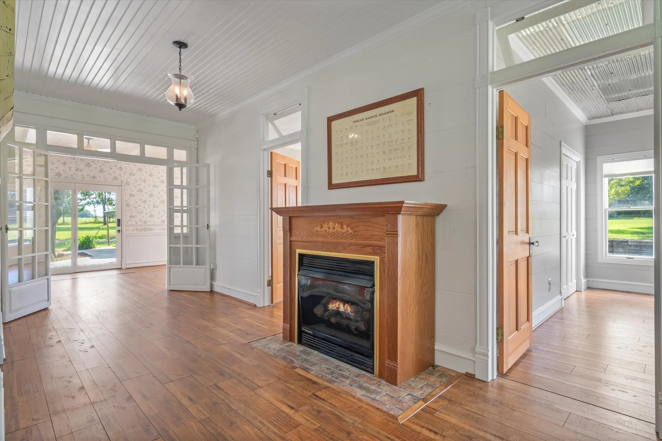 Single Family Residence For Sale in Van Zandt County , 111 VZ County Road 3626, Edgewood, Texas 75117, 3 Bedroom, 1 Bathroom, Garage spaces, 1,444 Sqft, built in 1980, mls#21315154, Real Estate Agent in Edgewood, Homes For Sale in Van Zandt county, Homes For Sale in Edgewood, Realtor in Edgewood Texas, Real Estate Brokerage Independent Realty Texas, Luminita Cordes Realtor