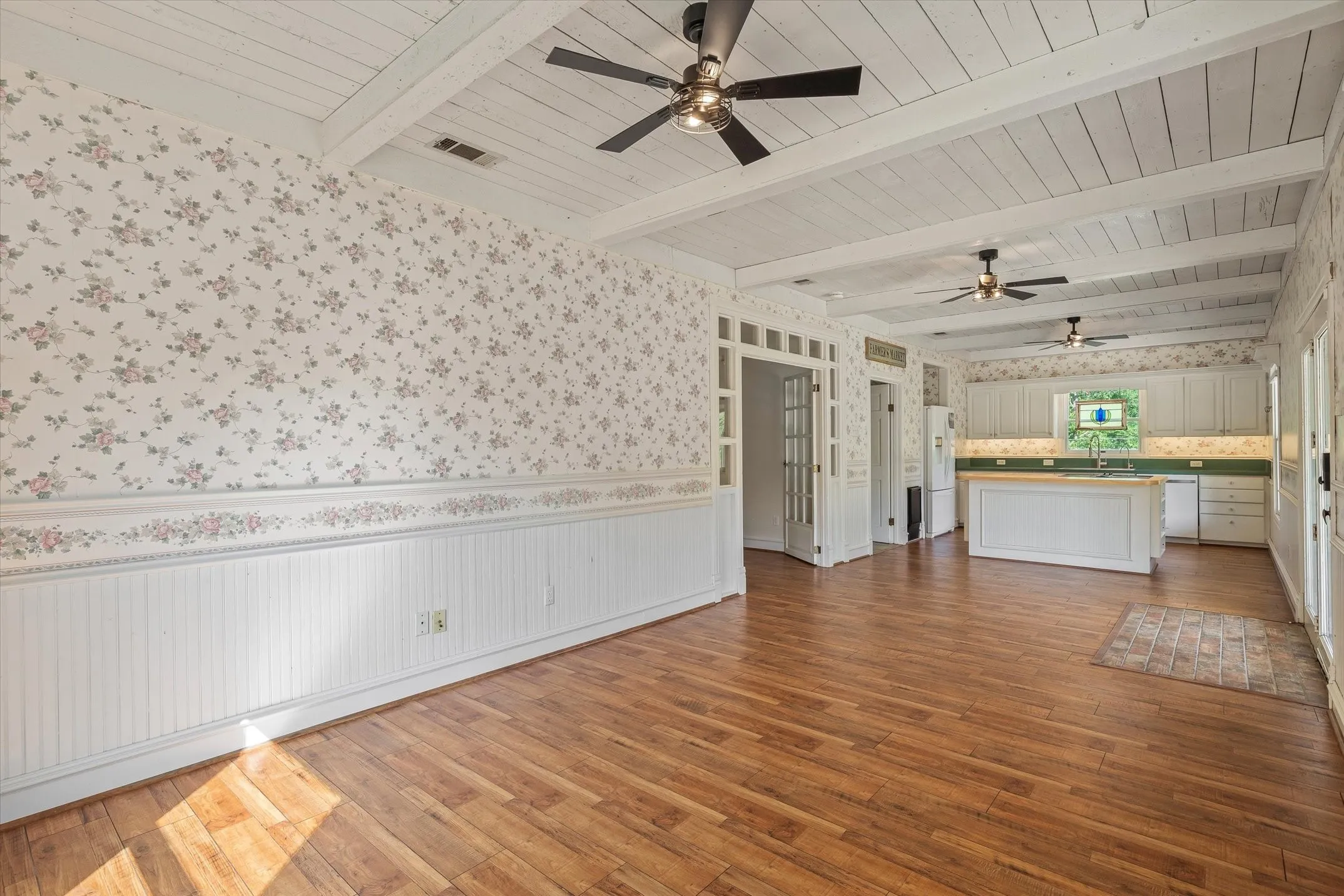 Single Family Residence For Sale in Van Zandt County , 111 VZ County Road 3626, Edgewood, Texas 75117, 3 Bedroom, 1 Bathroom, Garage spaces, 1,444 Sqft, built in 1980, mls#21315154, Real Estate Agent in Edgewood, Homes For Sale in Van Zandt county, Homes For Sale in Edgewood, Realtor in Edgewood Texas, Real Estate Brokerage Independent Realty Texas, Luminita Cordes Realtor