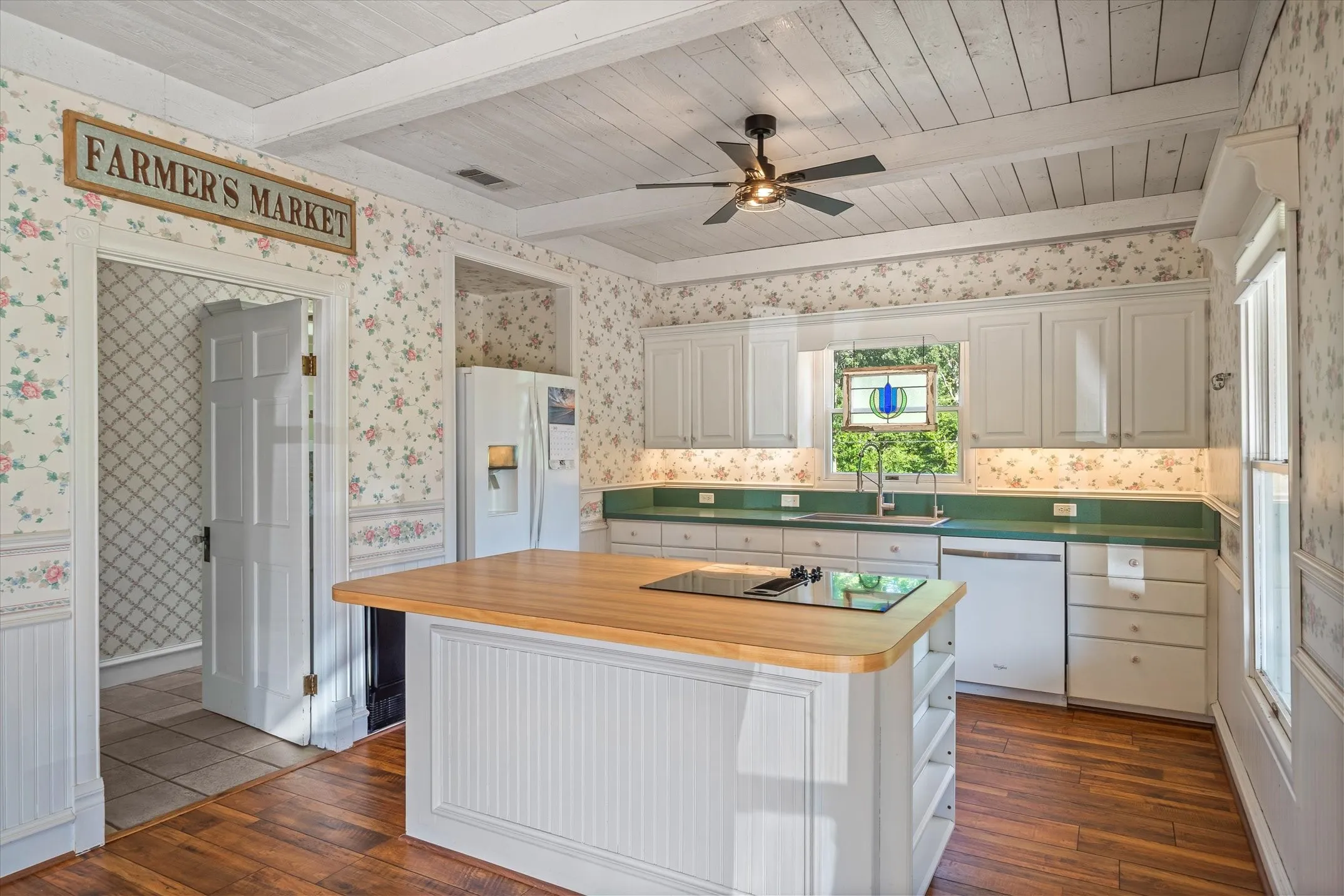 Single Family Residence For Sale in Van Zandt County , 111 VZ County Road 3626, Edgewood, Texas 75117, 3 Bedroom, 1 Bathroom, Garage spaces, 1,444 Sqft, built in 1980, mls#21315154, Real Estate Agent in Edgewood, Homes For Sale in Van Zandt county, Homes For Sale in Edgewood, Realtor in Edgewood Texas, Real Estate Brokerage Independent Realty Texas, Luminita Cordes Realtor