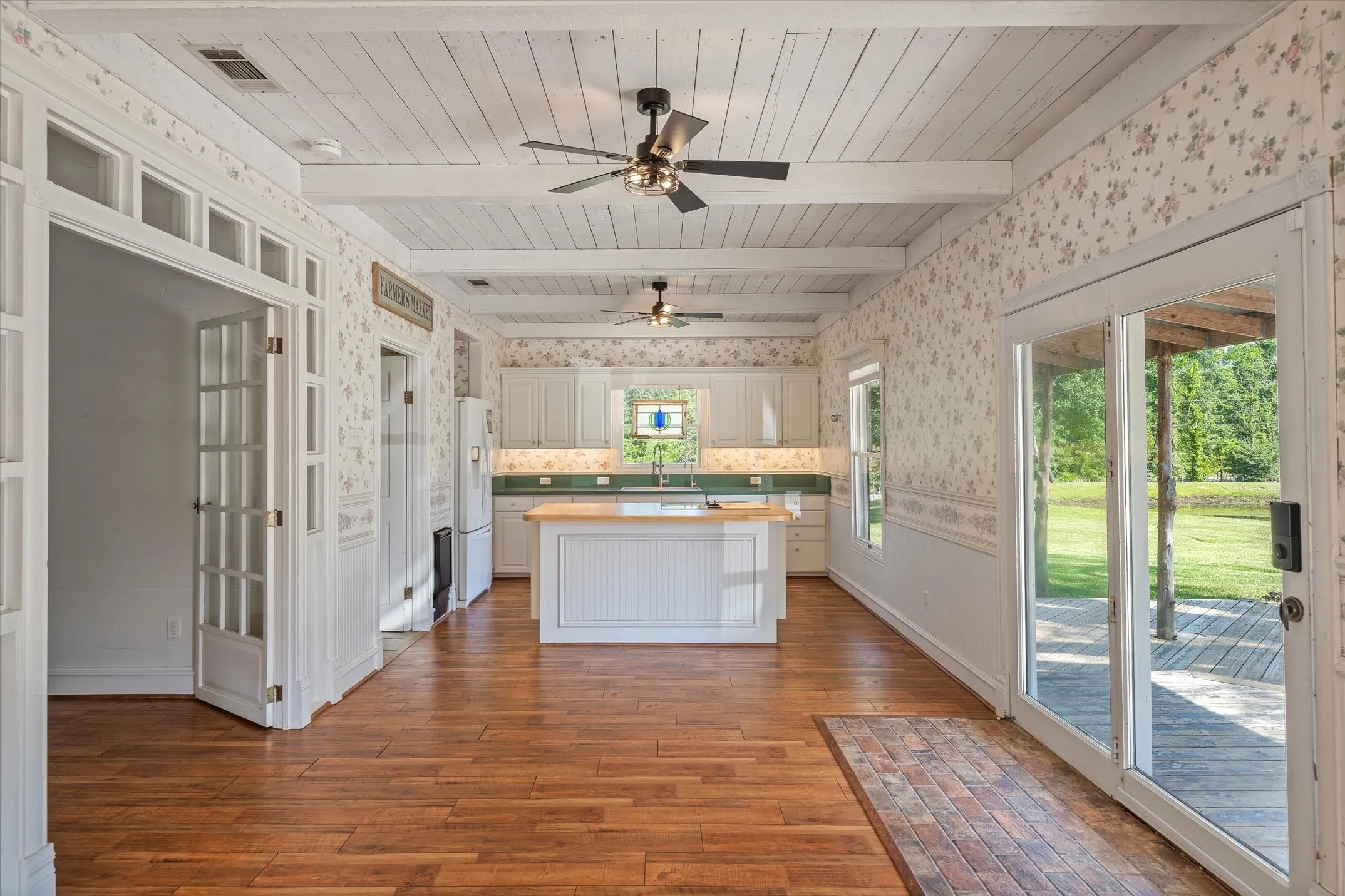 Single Family Residence For Sale in Van Zandt County , 111 VZ County Road 3626, Edgewood, Texas 75117, 3 Bedroom, 1 Bathroom, Garage spaces, 1,444 Sqft, built in 1980, mls#21315154, Real Estate Agent in Edgewood, Homes For Sale in Van Zandt county, Homes For Sale in Edgewood, Realtor in Edgewood Texas, Real Estate Brokerage Independent Realty Texas, Luminita Cordes Realtor