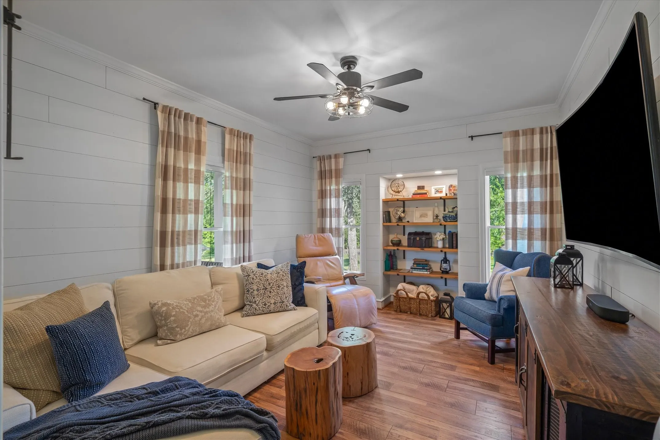 Single Family Residence For Sale in Van Zandt County , 111 VZ County Road 3626, Edgewood, Texas 75117, 3 Bedroom, 1 Bathroom, Garage spaces, 1,444 Sqft, built in 1980, mls#21315154, Real Estate Agent in Edgewood, Homes For Sale in Van Zandt county, Homes For Sale in Edgewood, Realtor in Edgewood Texas, Real Estate Brokerage Independent Realty Texas, Luminita Cordes Realtor