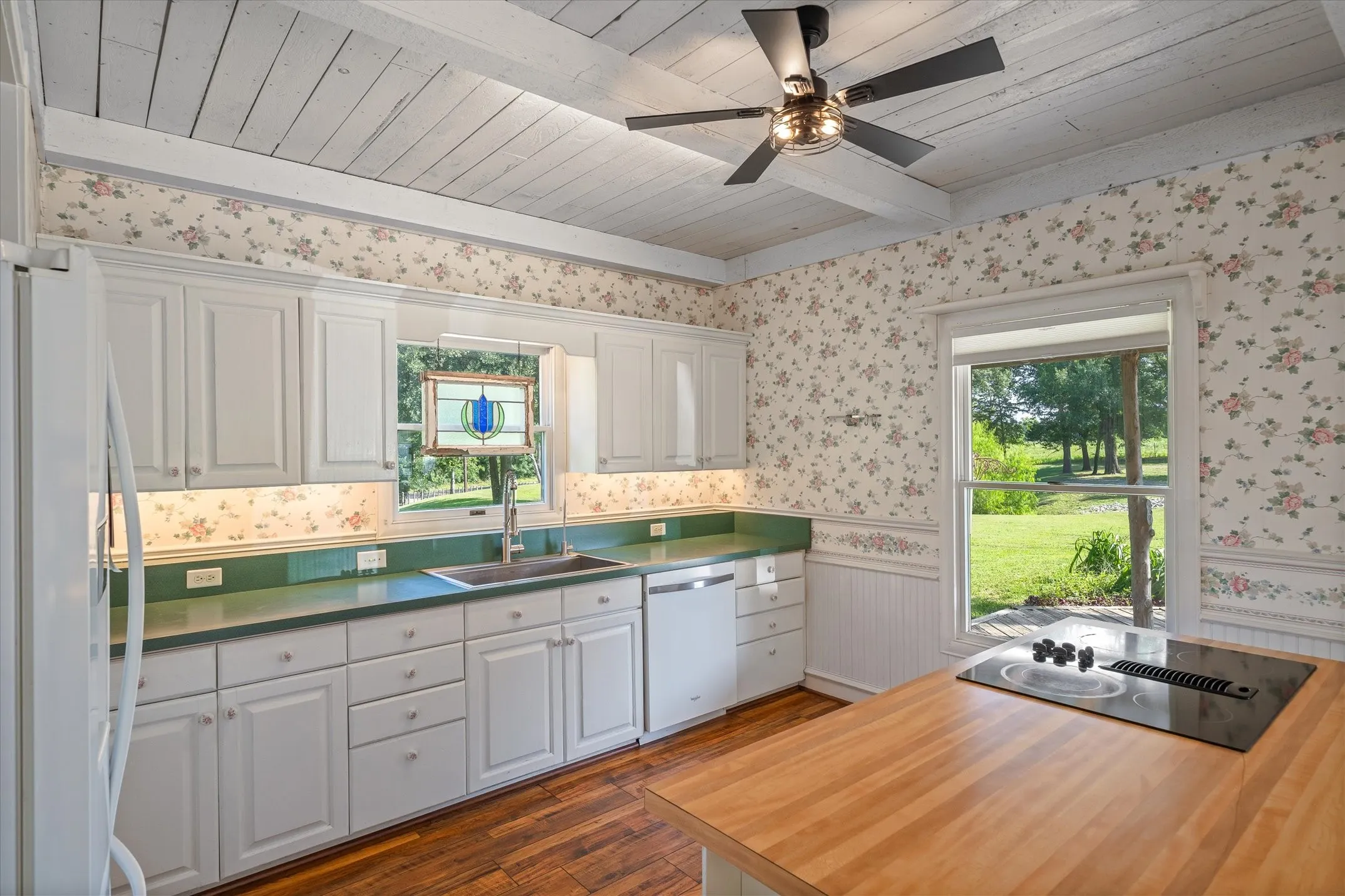 Single Family Residence For Sale in Van Zandt County , 111 VZ County Road 3626, Edgewood, Texas 75117, 3 Bedroom, 1 Bathroom, Garage spaces, 1,444 Sqft, built in 1980, mls#21315154, Real Estate Agent in Edgewood, Homes For Sale in Van Zandt county, Homes For Sale in Edgewood, Realtor in Edgewood Texas, Real Estate Brokerage Independent Realty Texas, Luminita Cordes Realtor