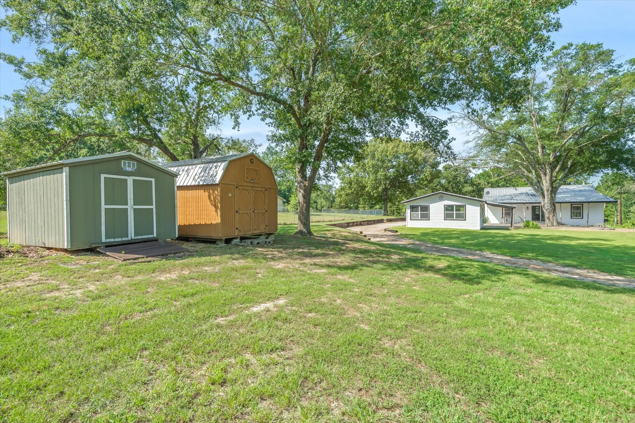 Single Family Residence For Sale in Van Zandt County , 111 VZ County Road 3626, Edgewood, Texas 75117, 3 Bedroom, 1 Bathroom, Garage spaces, 1,444 Sqft, built in 1980, mls#21315154, Real Estate Agent in Edgewood, Homes For Sale in Van Zandt county, Homes For Sale in Edgewood, Realtor in Edgewood Texas, Real Estate Brokerage Independent Realty Texas, Luminita Cordes Realtor