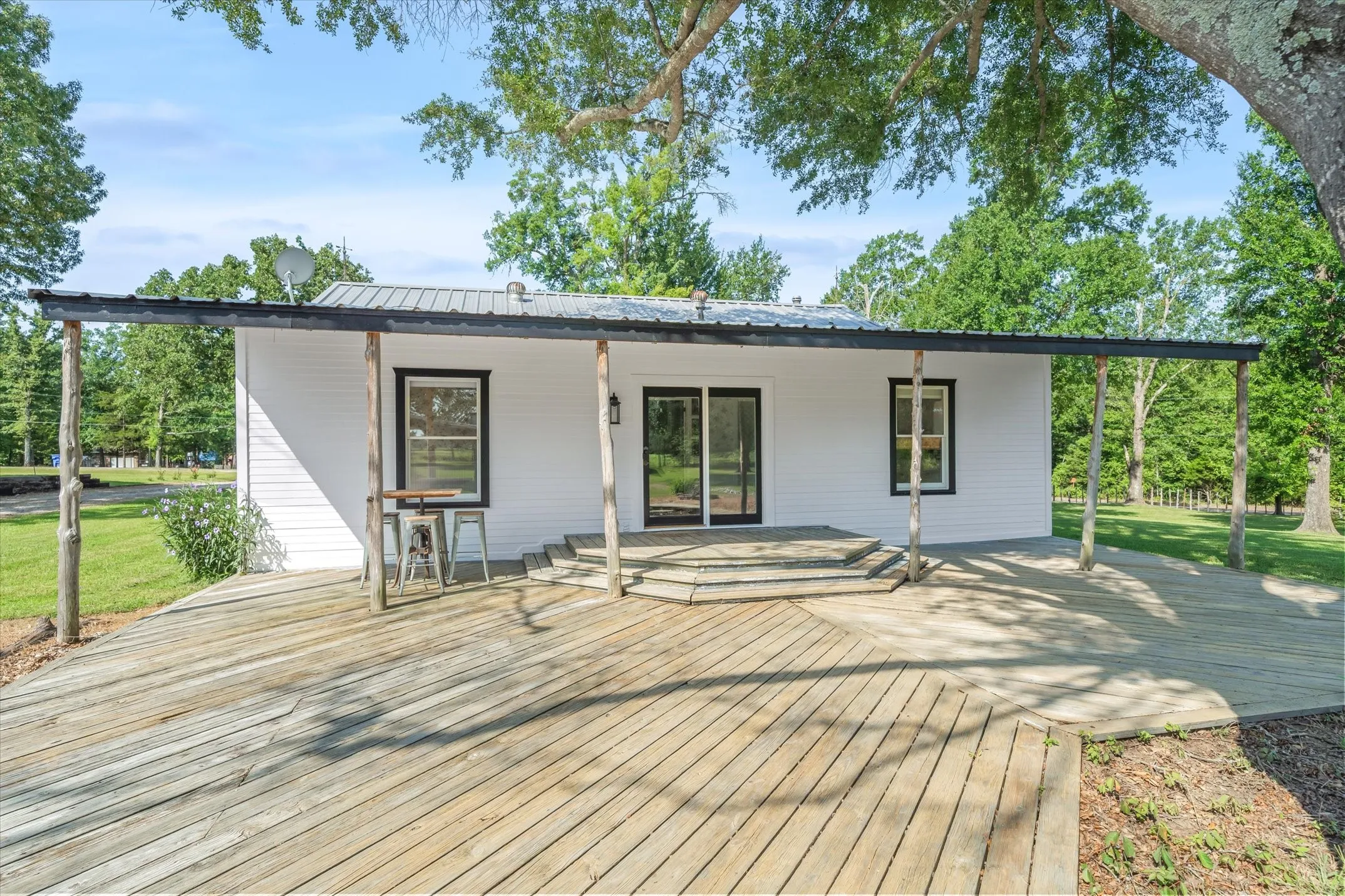Single Family Residence For Sale in Van Zandt County , 111 VZ County Road 3626, Edgewood, Texas 75117, 3 Bedroom, 1 Bathroom, Garage spaces, 1,444 Sqft, built in 1980, mls#21315154, Real Estate Agent in Edgewood, Homes For Sale in Van Zandt county, Homes For Sale in Edgewood, Realtor in Edgewood Texas, Real Estate Brokerage Independent Realty Texas, Luminita Cordes Realtor