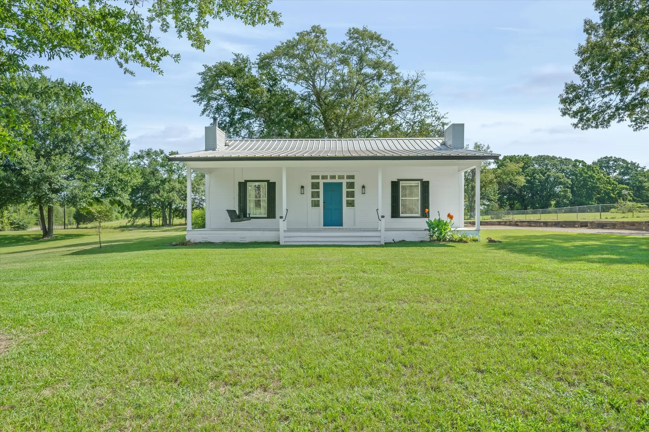 Single Family Residence For Sale in Van Zandt County , 111 VZ County Road 3626, Edgewood, Texas 75117, 3 Bedroom, 1 Bathroom, Garage spaces, 1,444 Sqft, built in 1980, mls#21315154, Real Estate Agent in Edgewood, Homes For Sale in Van Zandt county, Homes For Sale in Edgewood, Realtor in Edgewood Texas, Real Estate Brokerage Independent Realty Texas, Luminita Cordes Realtor