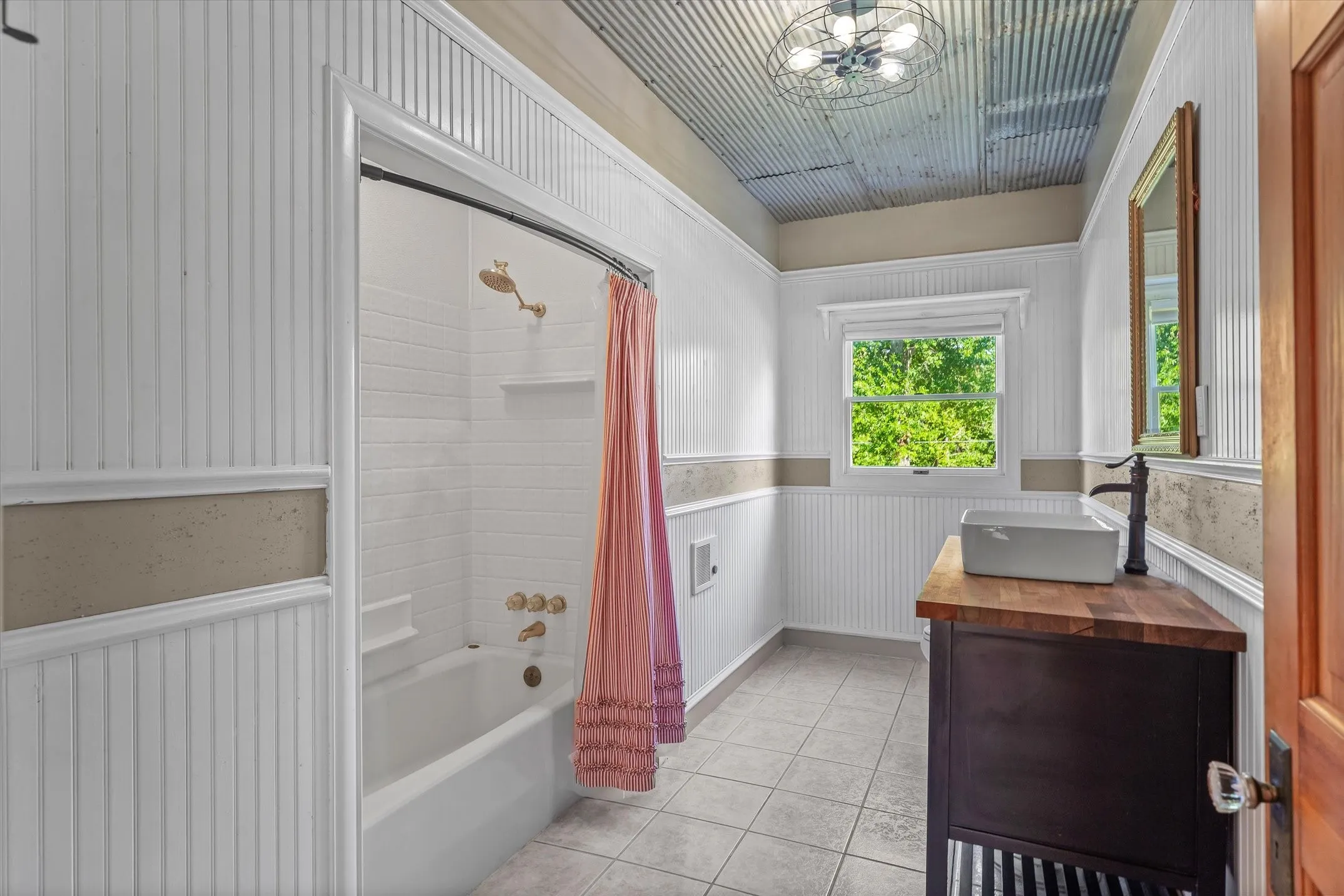 Single Family Residence For Sale in Van Zandt County , 111 VZ County Road 3626, Edgewood, Texas 75117, 3 Bedroom, 1 Bathroom, Garage spaces, 1,444 Sqft, built in 1980, mls#21315154, Real Estate Agent in Edgewood, Homes For Sale in Van Zandt county, Homes For Sale in Edgewood, Realtor in Edgewood Texas, Real Estate Brokerage Independent Realty Texas, Luminita Cordes Realtor