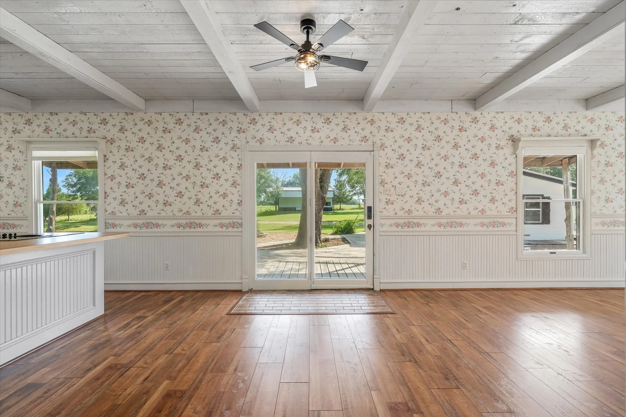 Single Family Residence For Sale in Van Zandt County , 111 VZ County Road 3626, Edgewood, Texas 75117, 3 Bedroom, 1 Bathroom, Garage spaces, 1,444 Sqft, built in 1980, mls#21315154, Real Estate Agent in Edgewood, Homes For Sale in Van Zandt county, Homes For Sale in Edgewood, Realtor in Edgewood Texas, Real Estate Brokerage Independent Realty Texas, Luminita Cordes Realtor