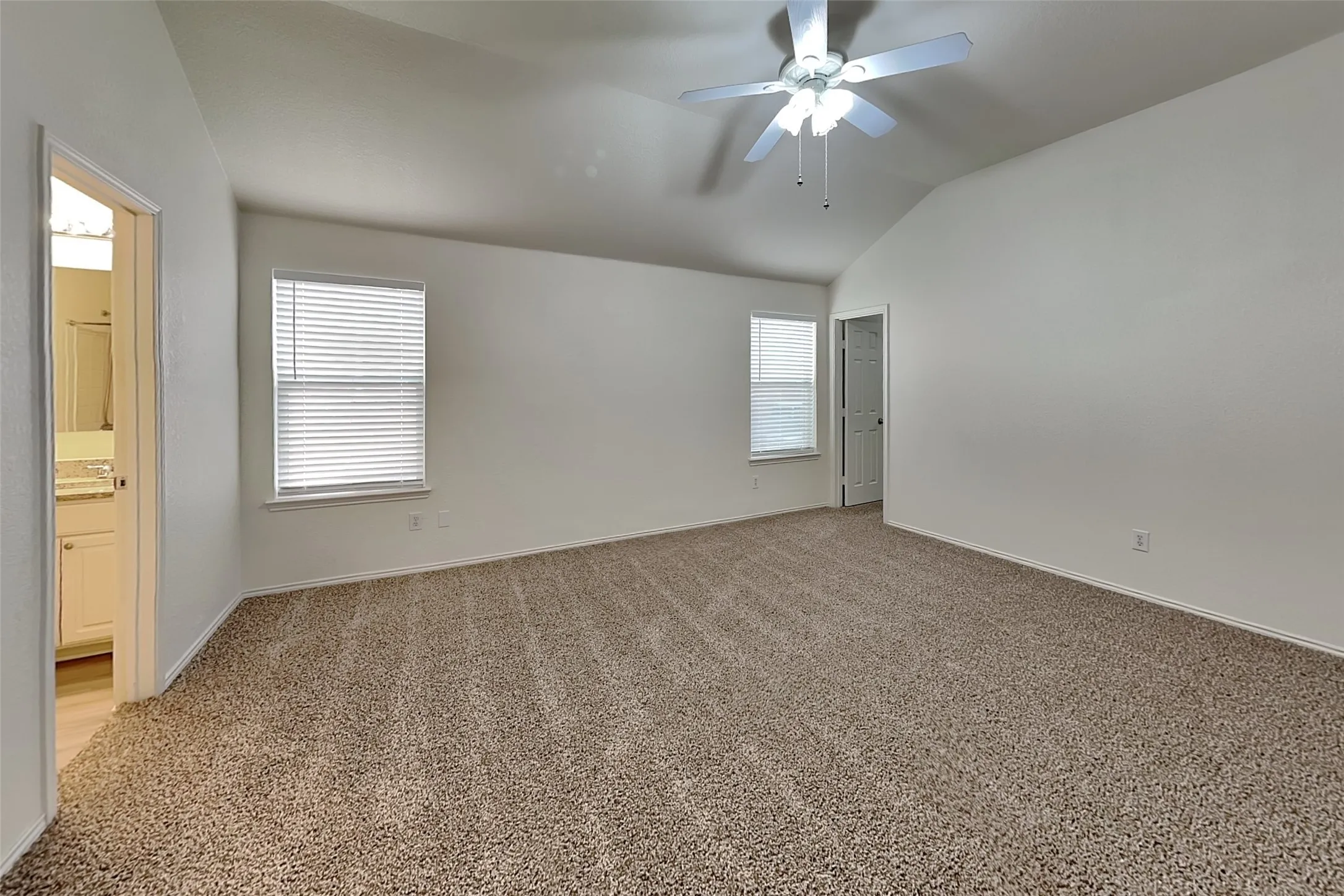 Single Family Residence For Rent in Tarrant County , 11705 Cottontail Drive, Fort Worth, Texas 76244, 4 Bedroom, 2 Bathroom, 2 Garage spaces, 1,543 Sqft, built in 2003, mls#21341048, Real Estate Agent in Fort Worth, Homes For Rent in Tarrant county, Homes For Rent in Fort Worth, Realtor in Fort Worth Texas, Real Estate Brokerage Independent Realty Texas, Luminita Cordes Realtor