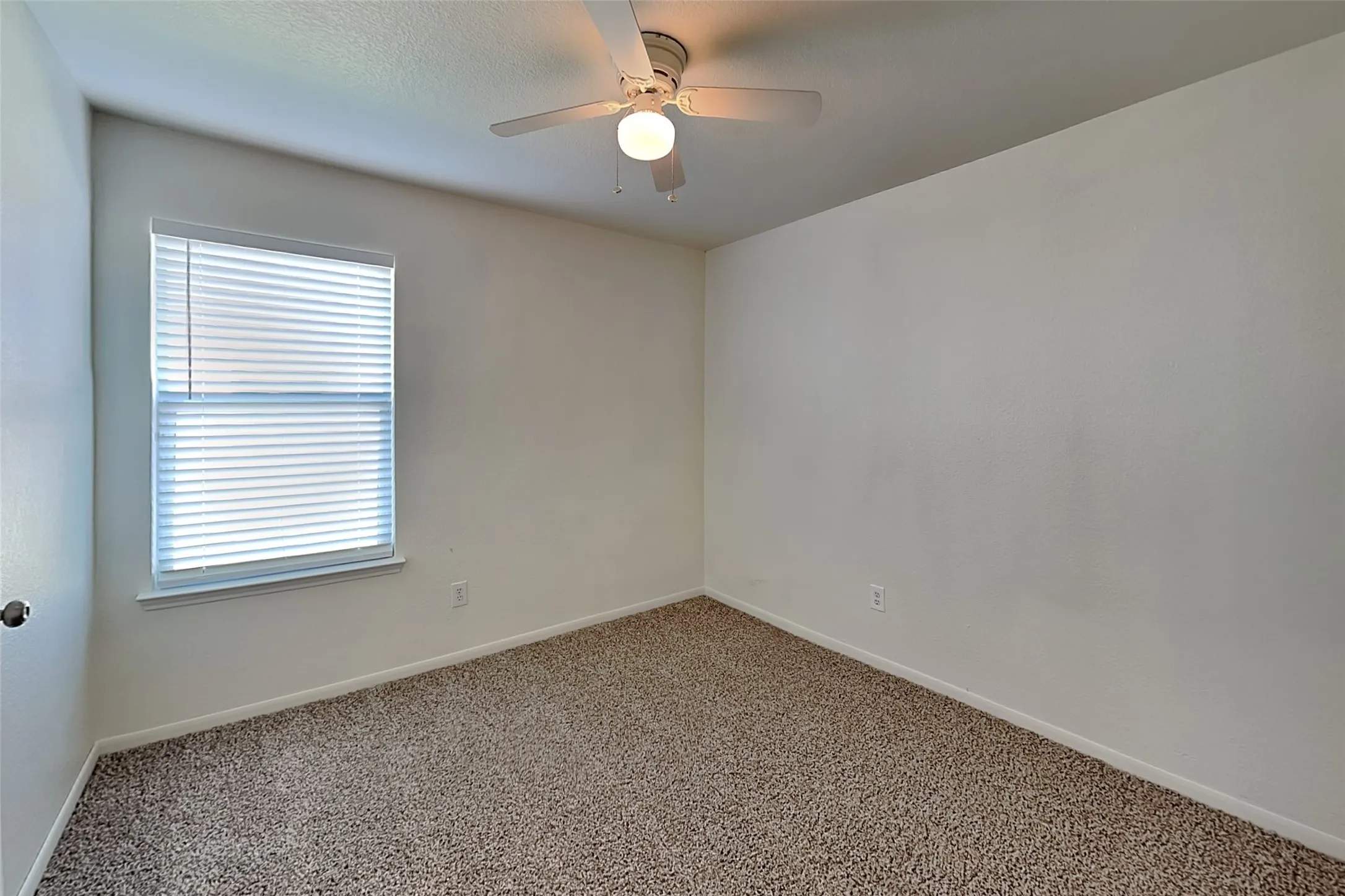 Single Family Residence For Rent in Tarrant County , 11705 Cottontail Drive, Fort Worth, Texas 76244, 4 Bedroom, 2 Bathroom, 2 Garage spaces, 1,543 Sqft, built in 2003, mls#21341048, Real Estate Agent in Fort Worth, Homes For Rent in Tarrant county, Homes For Rent in Fort Worth, Realtor in Fort Worth Texas, Real Estate Brokerage Independent Realty Texas, Luminita Cordes Realtor