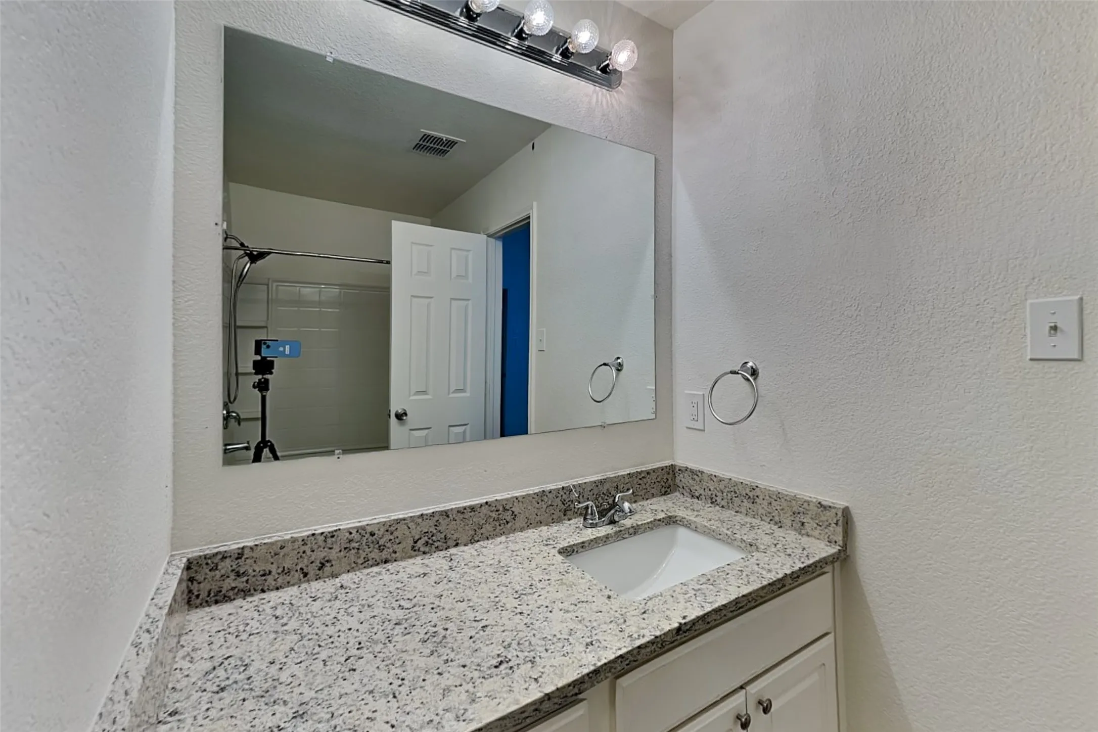 Single Family Residence For Rent in Tarrant County , 11705 Cottontail Drive, Fort Worth, Texas 76244, 4 Bedroom, 2 Bathroom, 2 Garage spaces, 1,543 Sqft, built in 2003, mls#21341048, Real Estate Agent in Fort Worth, Homes For Rent in Tarrant county, Homes For Rent in Fort Worth, Realtor in Fort Worth Texas, Real Estate Brokerage Independent Realty Texas, Luminita Cordes Realtor