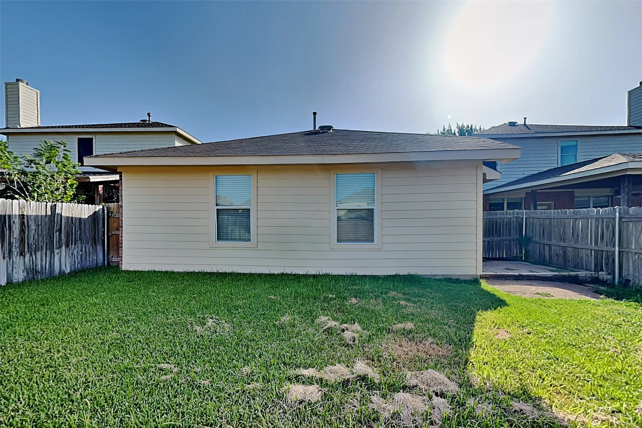 Single Family Residence For Rent in Tarrant County , 11705 Cottontail Drive, Fort Worth, Texas 76244, 4 Bedroom, 2 Bathroom, 2 Garage spaces, 1,543 Sqft, built in 2003, mls#21341048, Real Estate Agent in Fort Worth, Homes For Rent in Tarrant county, Homes For Rent in Fort Worth, Realtor in Fort Worth Texas, Real Estate Brokerage Independent Realty Texas, Luminita Cordes Realtor