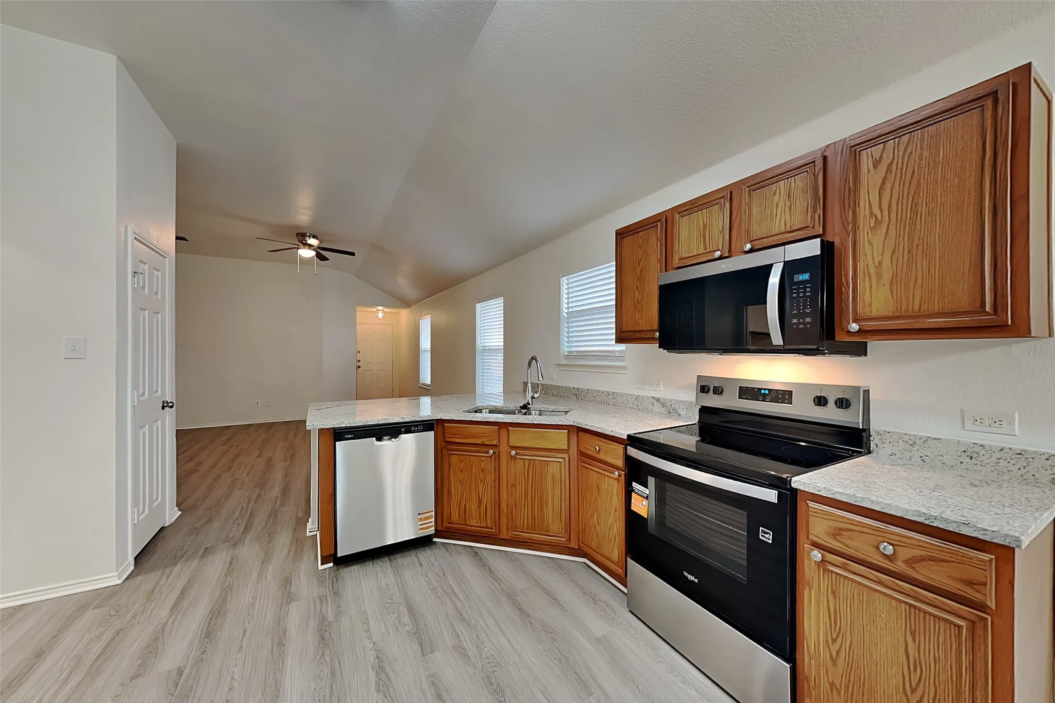 Single Family Residence For Rent in Tarrant County , 11705 Cottontail Drive, Fort Worth, Texas 76244, 4 Bedroom, 2 Bathroom, 2 Garage spaces, 1,543 Sqft, built in 2003, mls#21341048, Real Estate Agent in Fort Worth, Homes For Rent in Tarrant county, Homes For Rent in Fort Worth, Realtor in Fort Worth Texas, Real Estate Brokerage Independent Realty Texas, Luminita Cordes Realtor