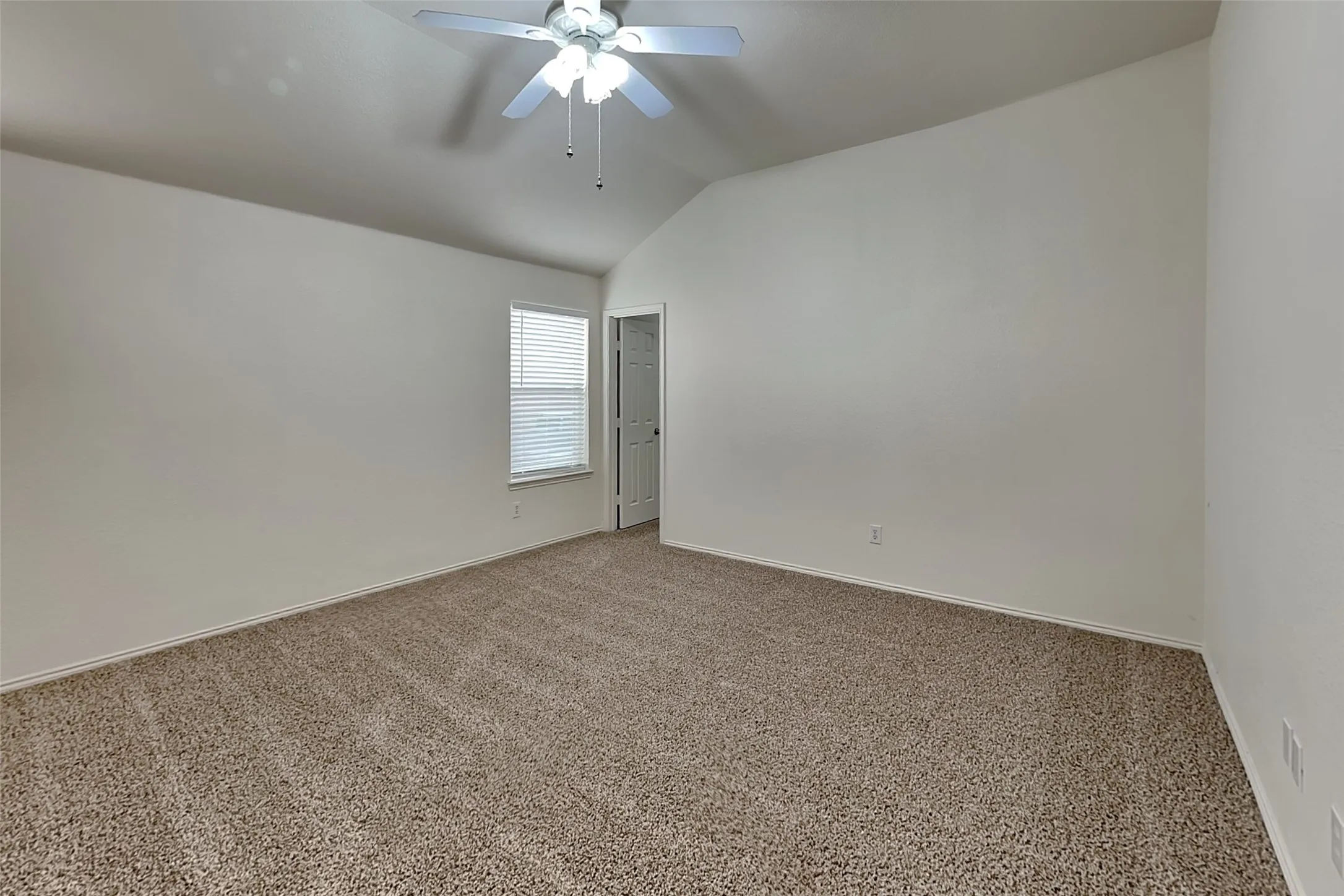 Single Family Residence For Rent in Tarrant County , 11705 Cottontail Drive, Fort Worth, Texas 76244, 4 Bedroom, 2 Bathroom, 2 Garage spaces, 1,543 Sqft, built in 2003, mls#21341048, Real Estate Agent in Fort Worth, Homes For Rent in Tarrant county, Homes For Rent in Fort Worth, Realtor in Fort Worth Texas, Real Estate Brokerage Independent Realty Texas, Luminita Cordes Realtor