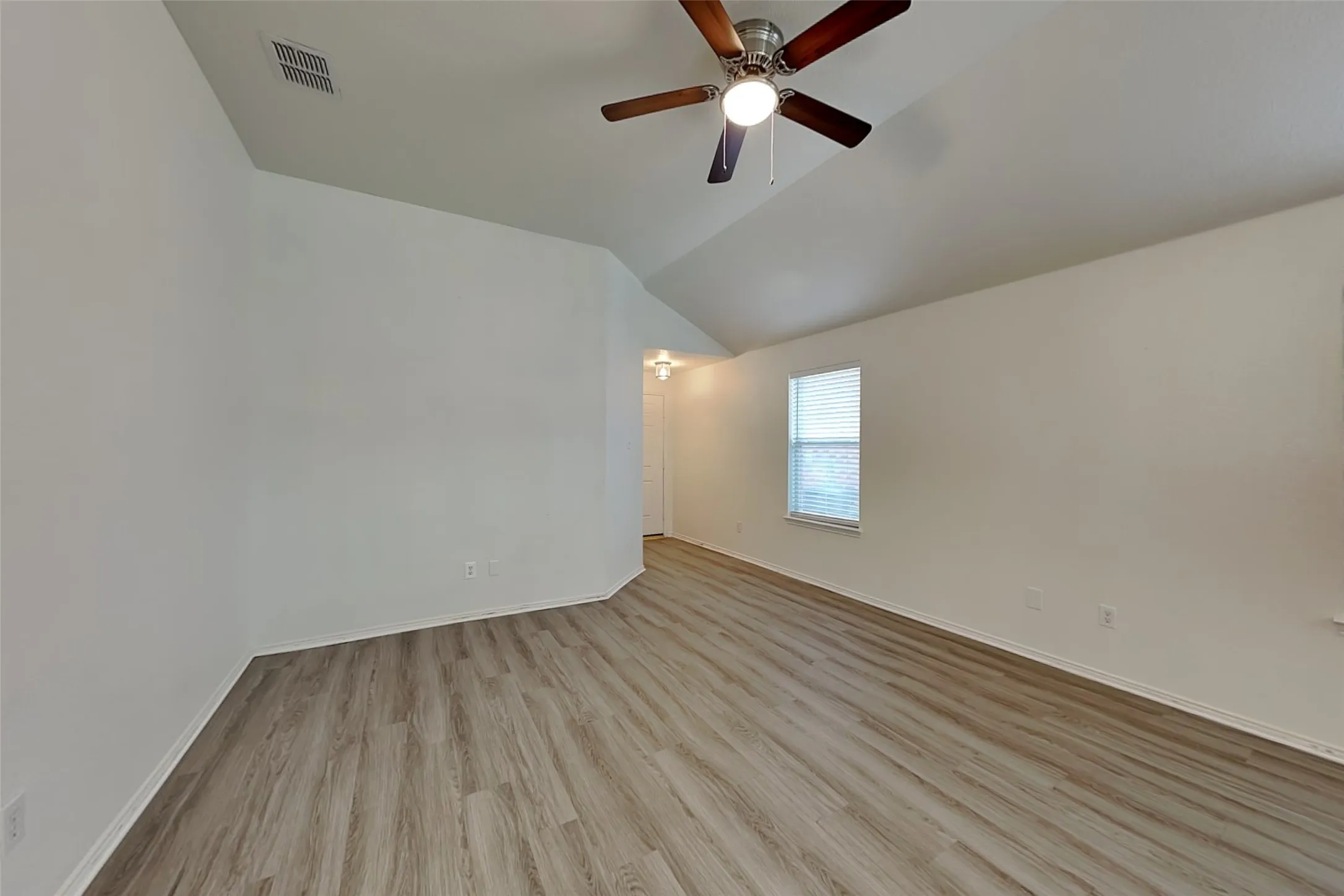 Single Family Residence For Rent in Tarrant County , 11705 Cottontail Drive, Fort Worth, Texas 76244, 4 Bedroom, 2 Bathroom, 2 Garage spaces, 1,543 Sqft, built in 2003, mls#21341048, Real Estate Agent in Fort Worth, Homes For Rent in Tarrant county, Homes For Rent in Fort Worth, Realtor in Fort Worth Texas, Real Estate Brokerage Independent Realty Texas, Luminita Cordes Realtor