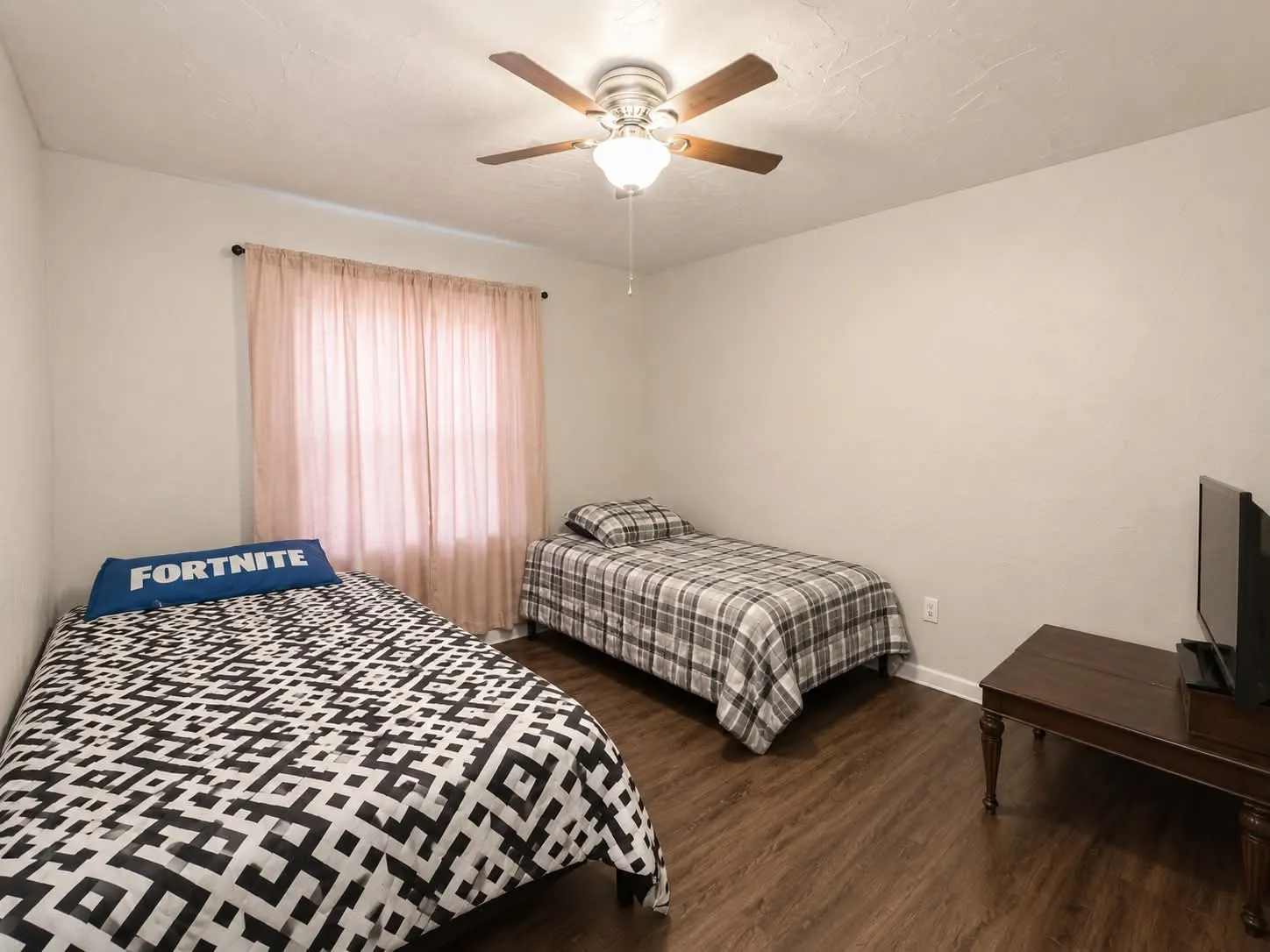 Single Family Residence For Sale in Henderson County , 154 Harbor Drive, Gun Barrel City, Texas 75156, 2 Bedrooms, 1 Bathroom, Garage spaces, 994 Sqft, built in 1974, Price $285,000, mls#21334955, Real Estate Agent in Gun Barrel City, Homes For Sale in Henderson county, Homes For Sale in Gun Barrel City, Realtor in Gun Barrel City Texas, Real Estate Brokerage Independent Realty Texas, Luminita Cordes Realtor